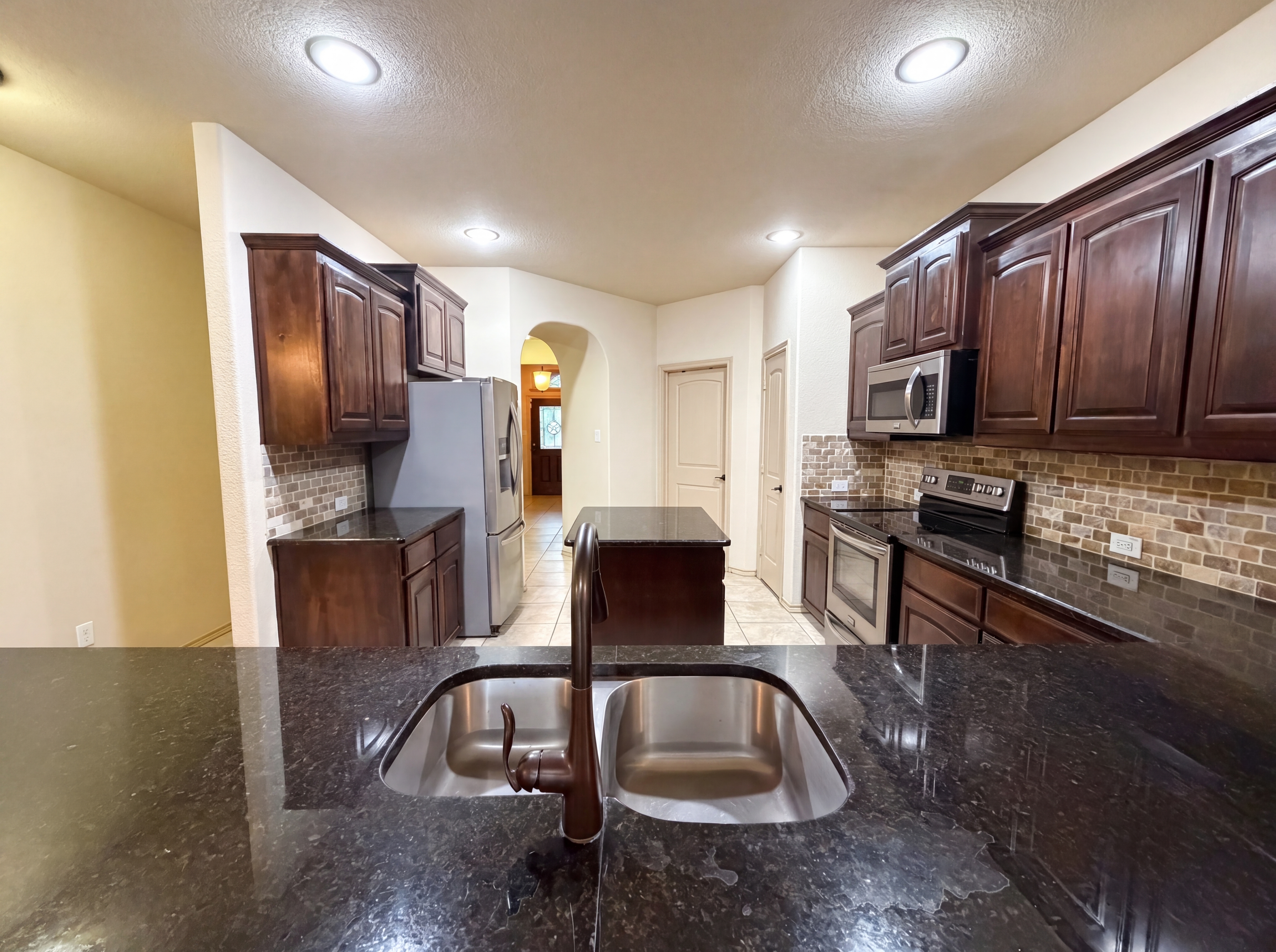 Photo 6 of 19 of 1217 Ashley Dr, Weatherford, TX