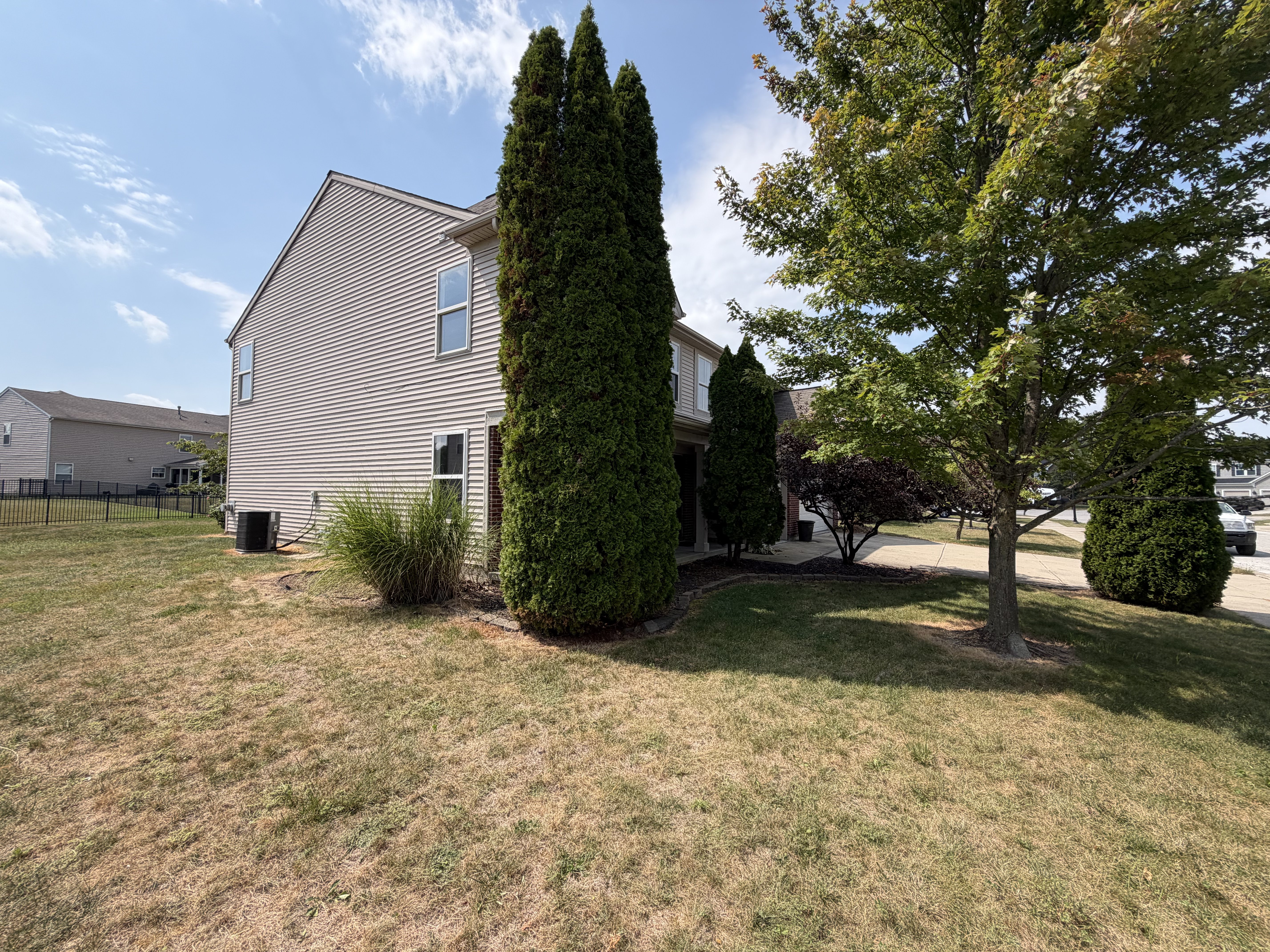 Photo 19 of 23 of 10605 Dunes Ct, Indianapolis, IN