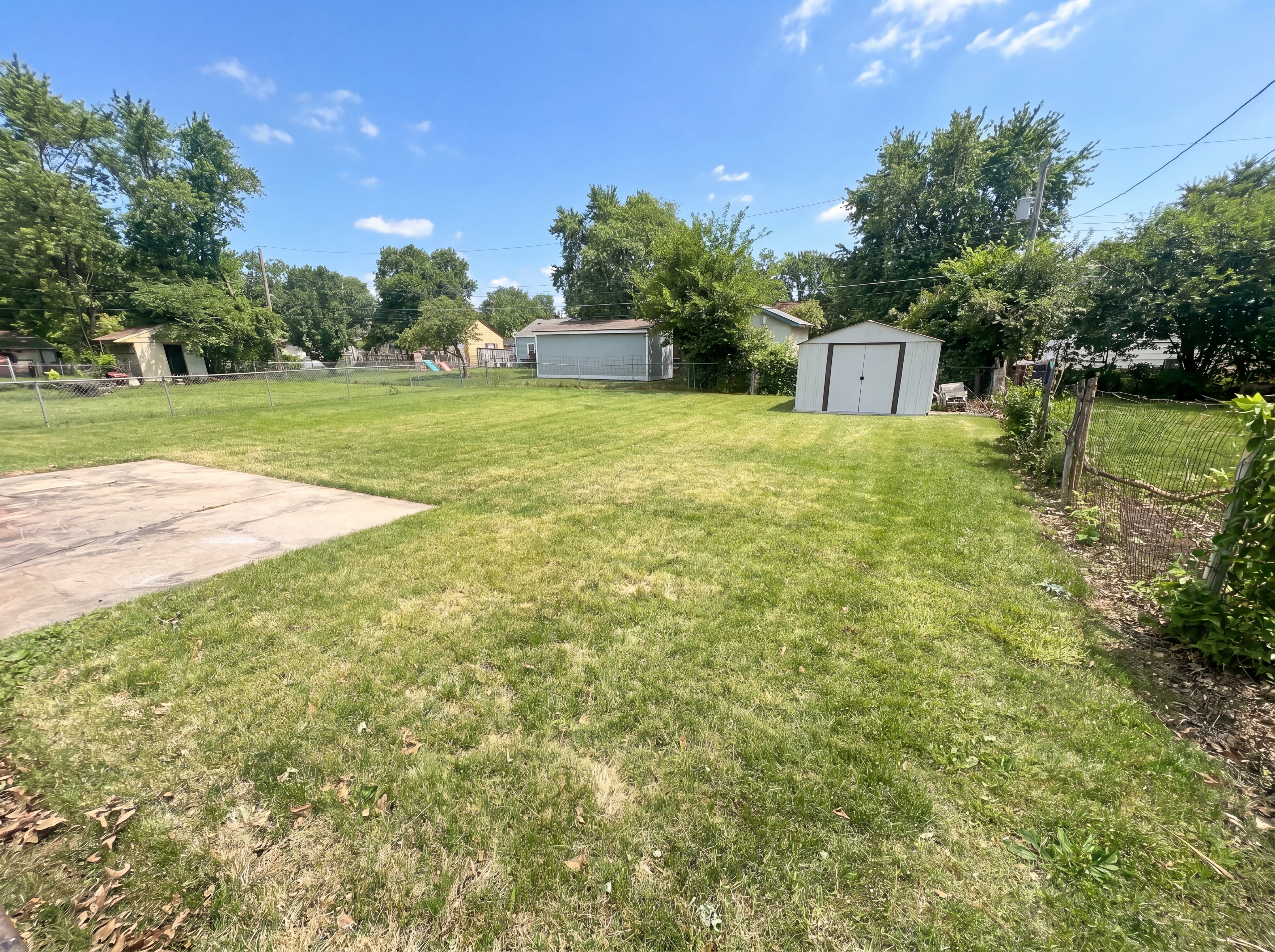 Photo 5 of 16 of 5618 SW 14th St, Topeka, KS