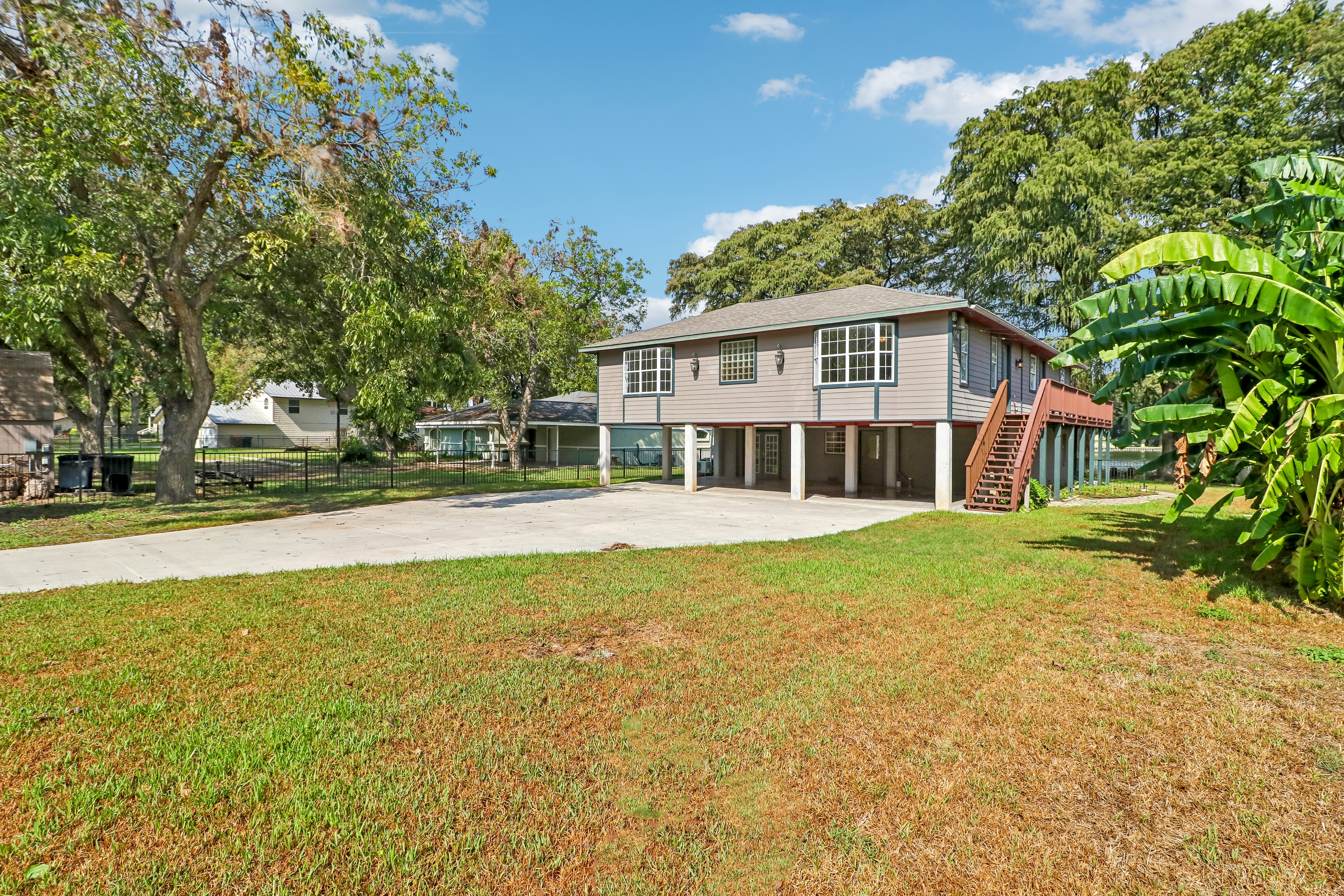 Photo 19 of 47 of 1321 E Zipp Rd, New Braunfels, TX