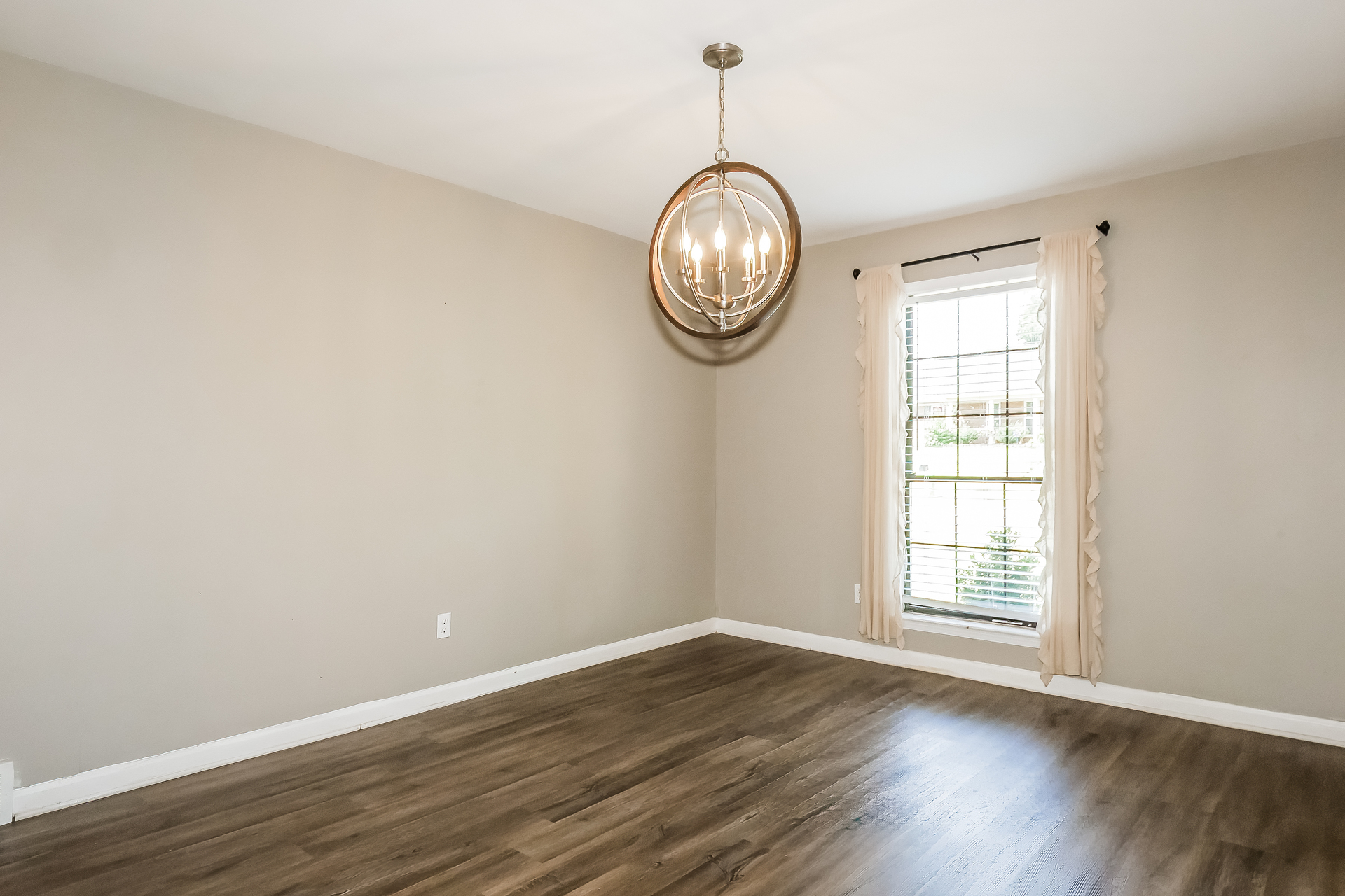 Photo 10 of 41 of 3530 Josee Ln, Bartlett, TN
