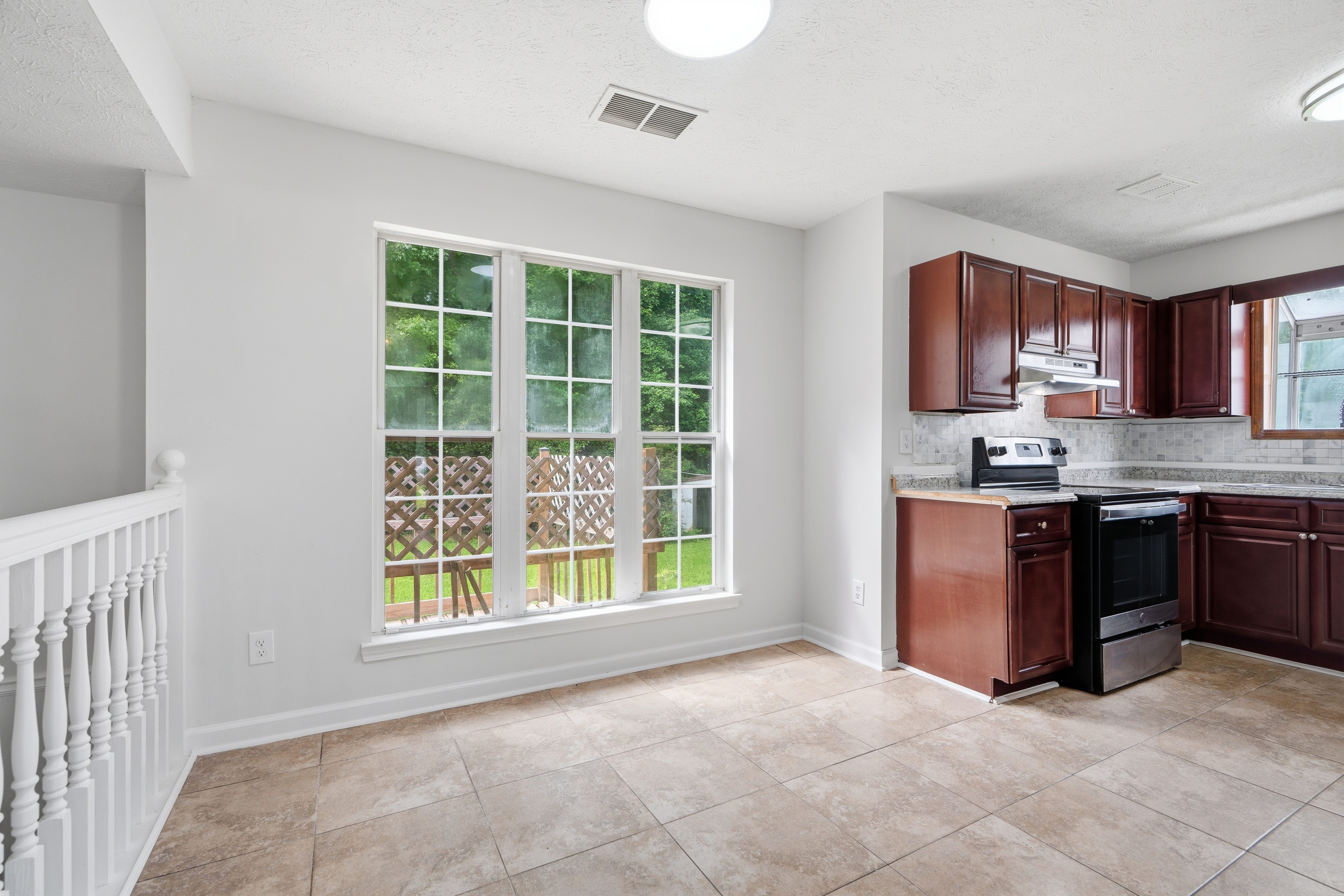 Photo 12 of 32 of 435 Churchill Ct, Jonesboro, GA