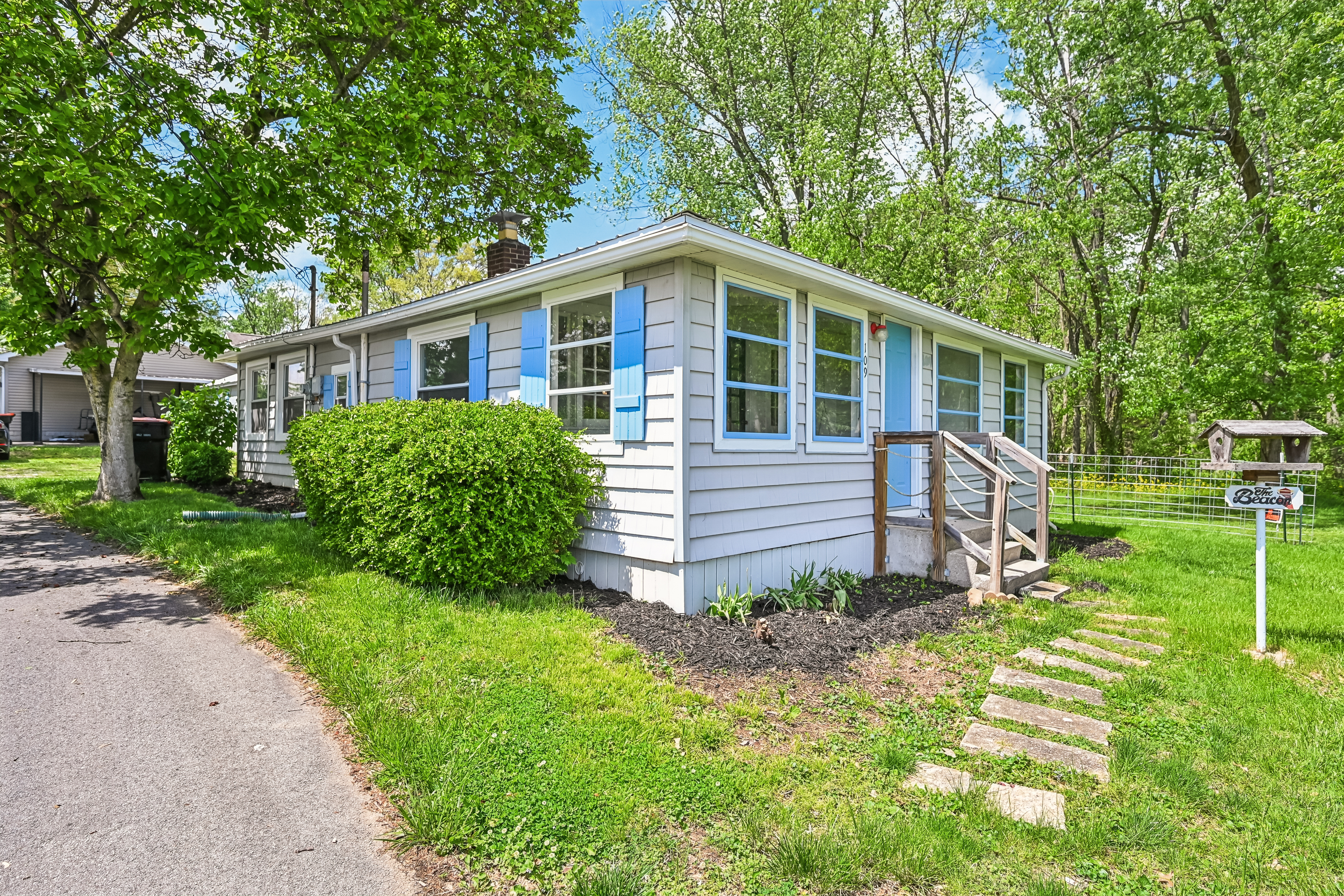 Photo 9 of 31 of 109 Beacon Light Ln, Buckeye Lake, OH