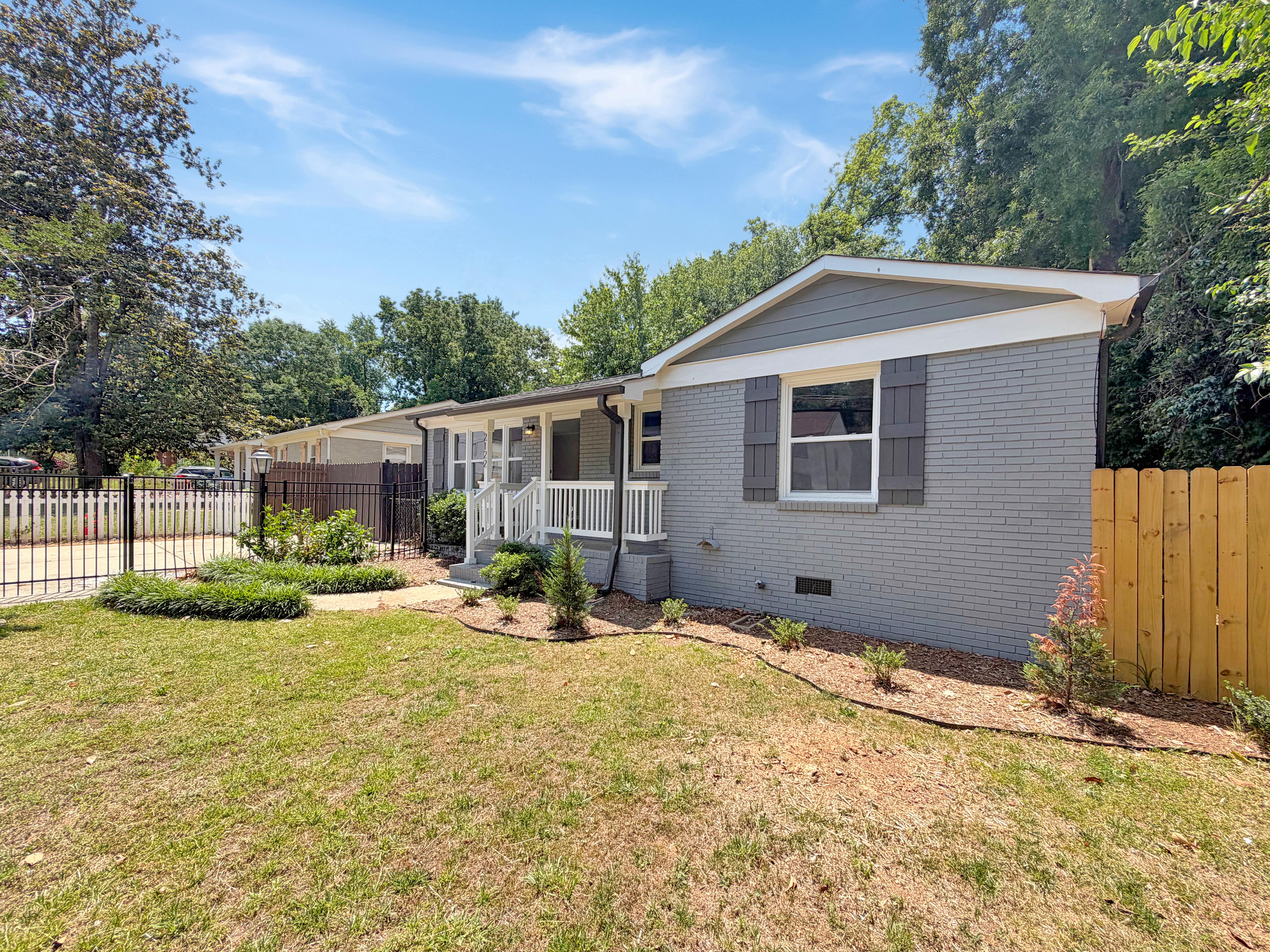 Photo 19 of 21 of 2122 Kilborne Dr, Charlotte, NC