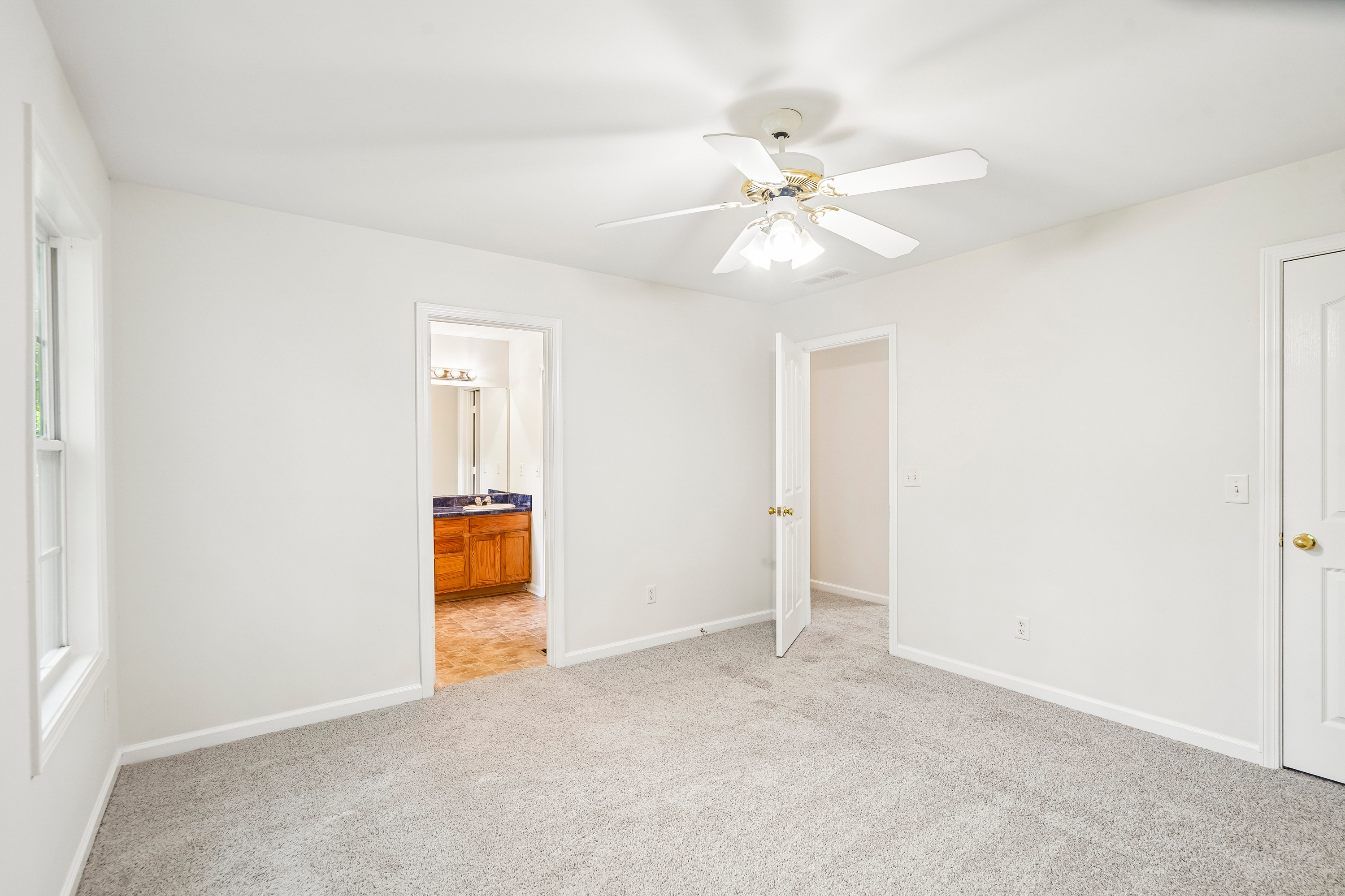 Photo 4 of 31 of 6550 Snowbird Ln, Douglasville, GA