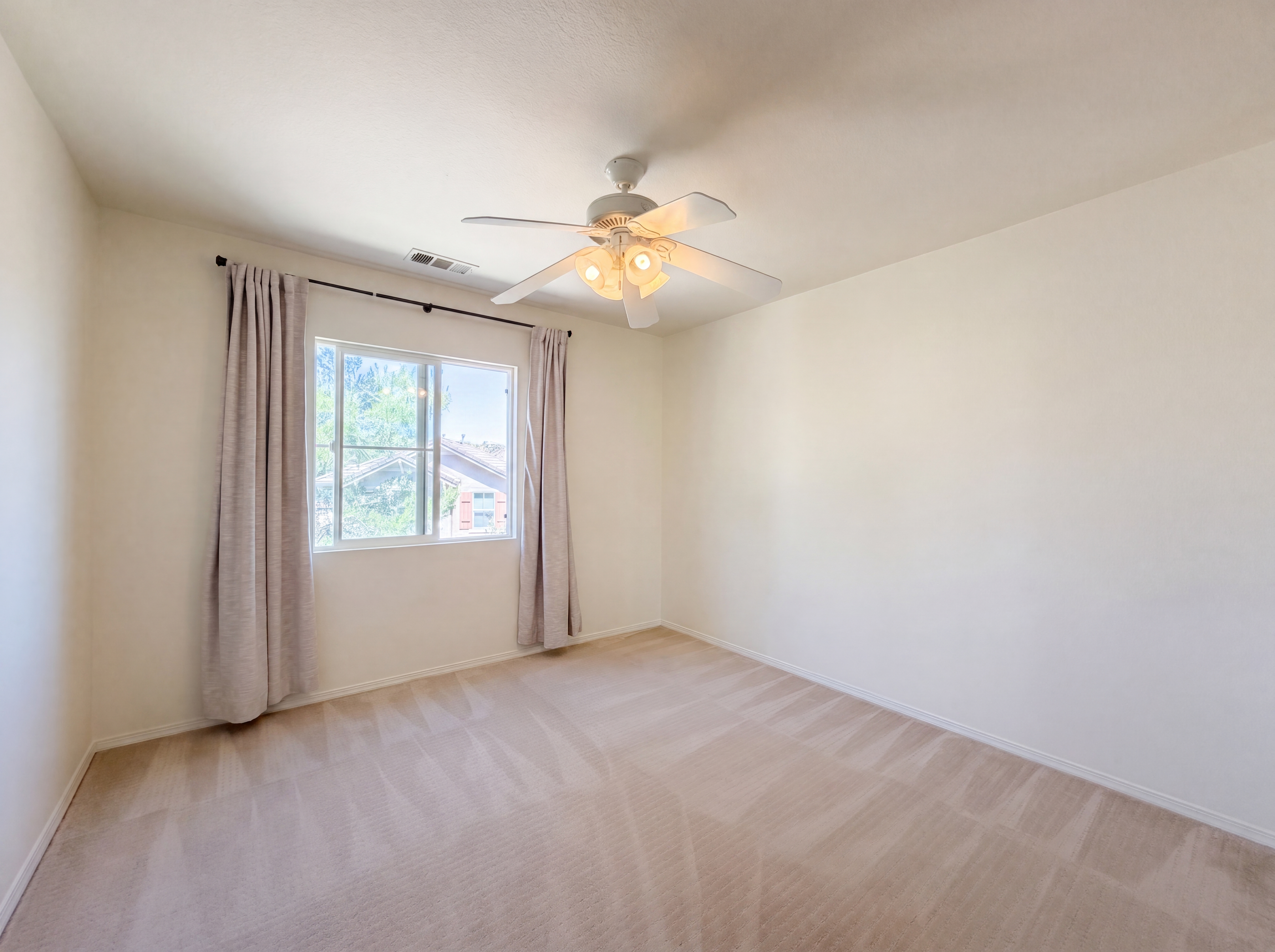 Photo 13 of 24 of 29206 Rio Lobo Way, Valencia, CA