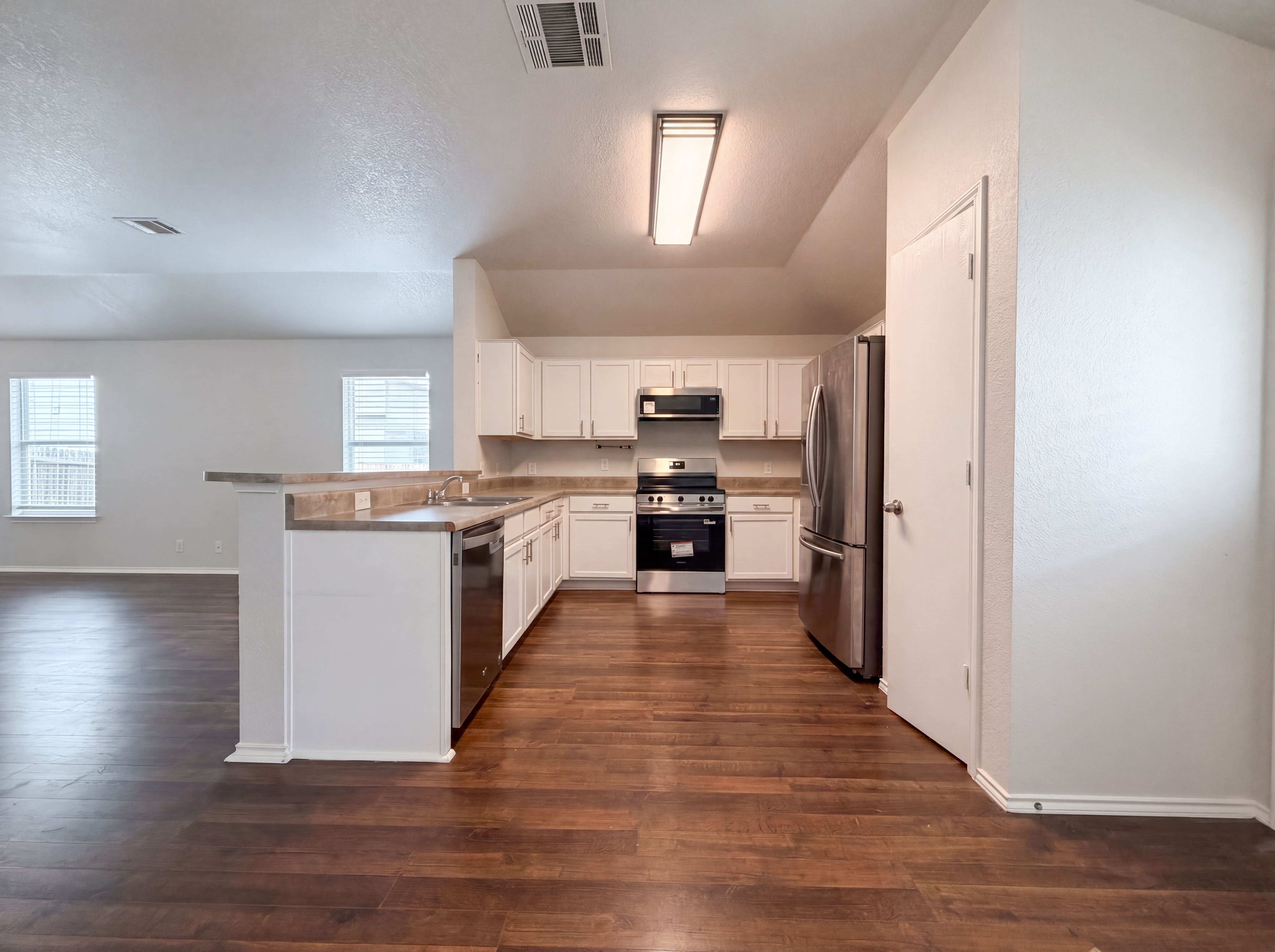 Photo 2 of 16 of 333 Longhorn Way, Cibolo, TX