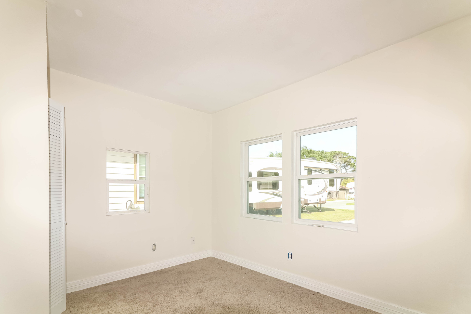 Photo 14 of 21 of 306 N Houston St, Aransas Pass, TX