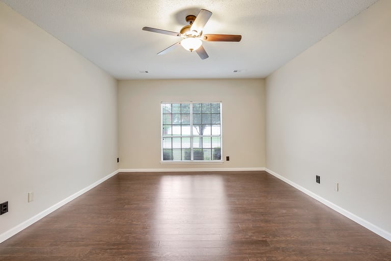 Photo 15 of 26 - 5716 Wimbledon Cir, Haltom City, TX 76137