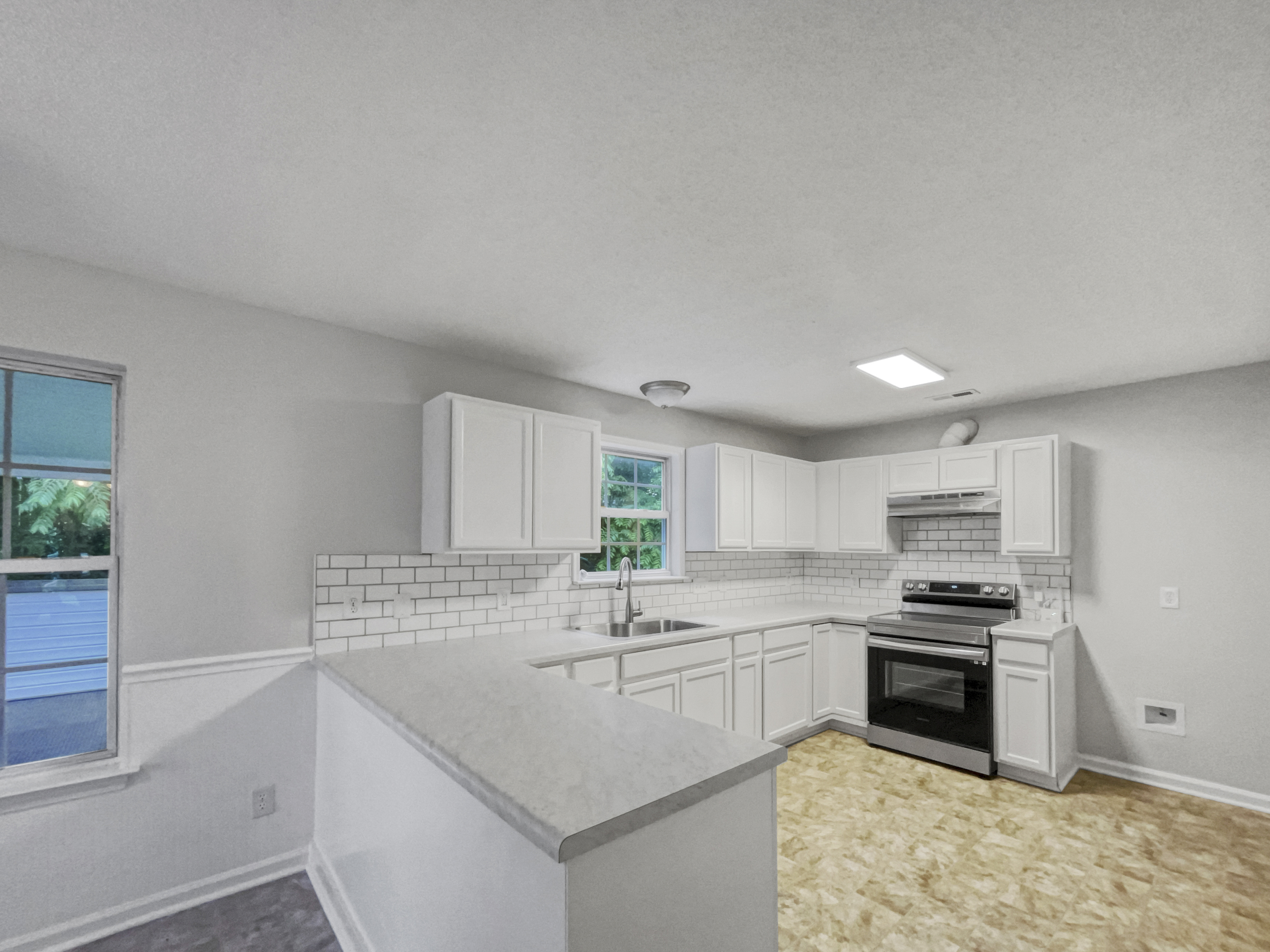 Photo 6 of 23 of 1216 Briarwood Dr, Mebane, NC