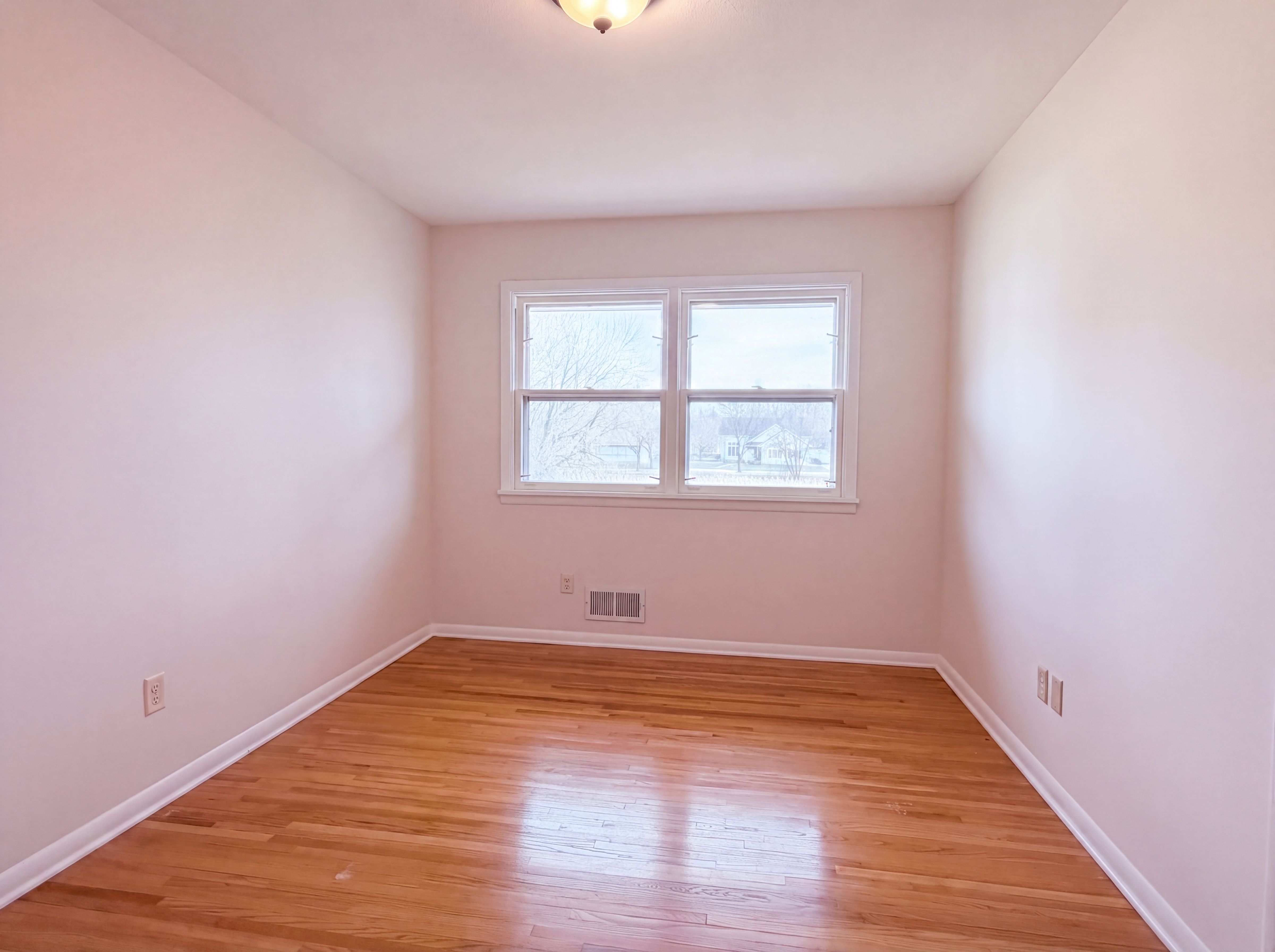 Photo 11 of 19 of 509 8th St, Farmington, MN