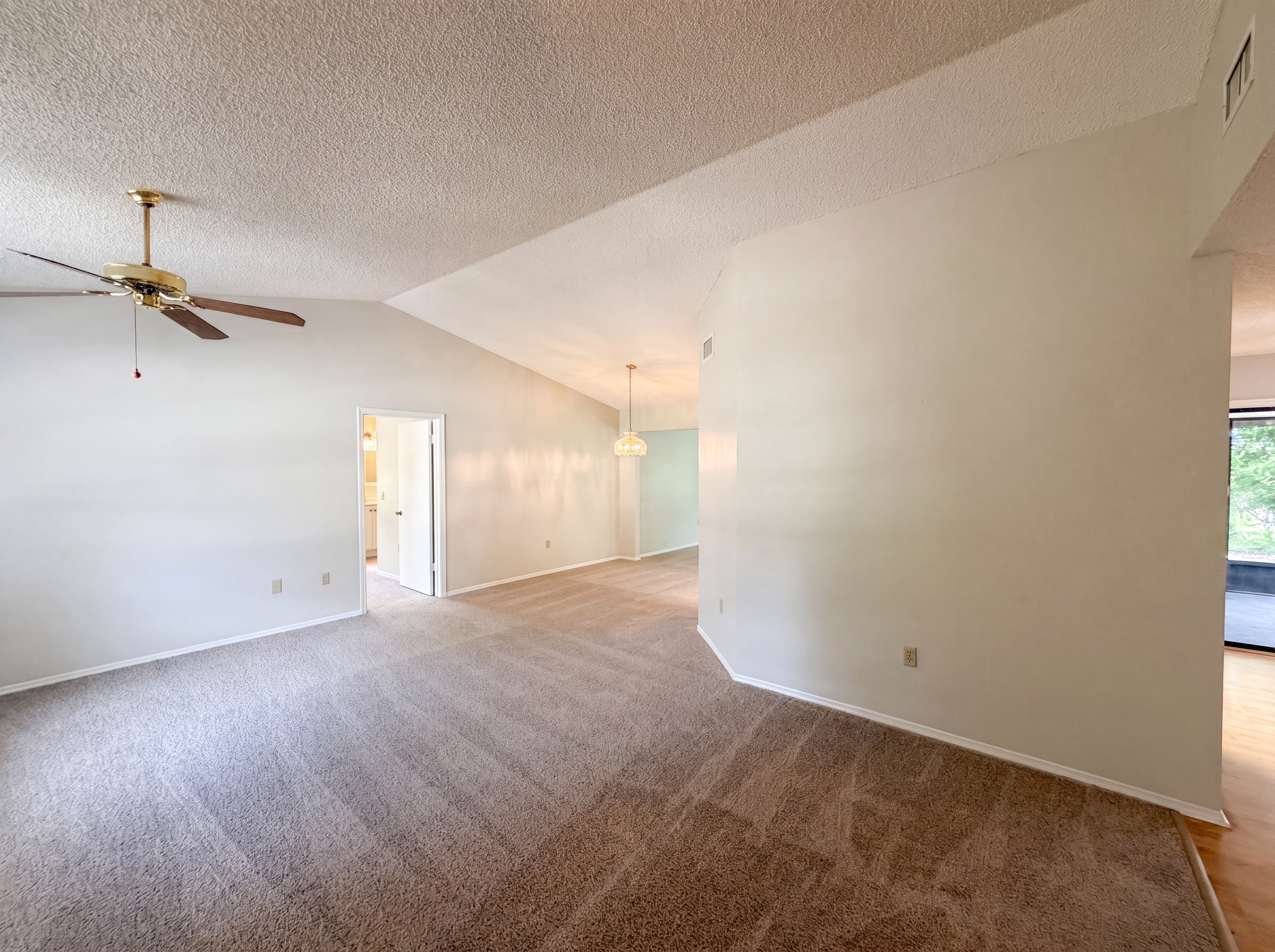 Photo 7 of 21 of 12620 Bay Hill Dr, Grand Island, FL