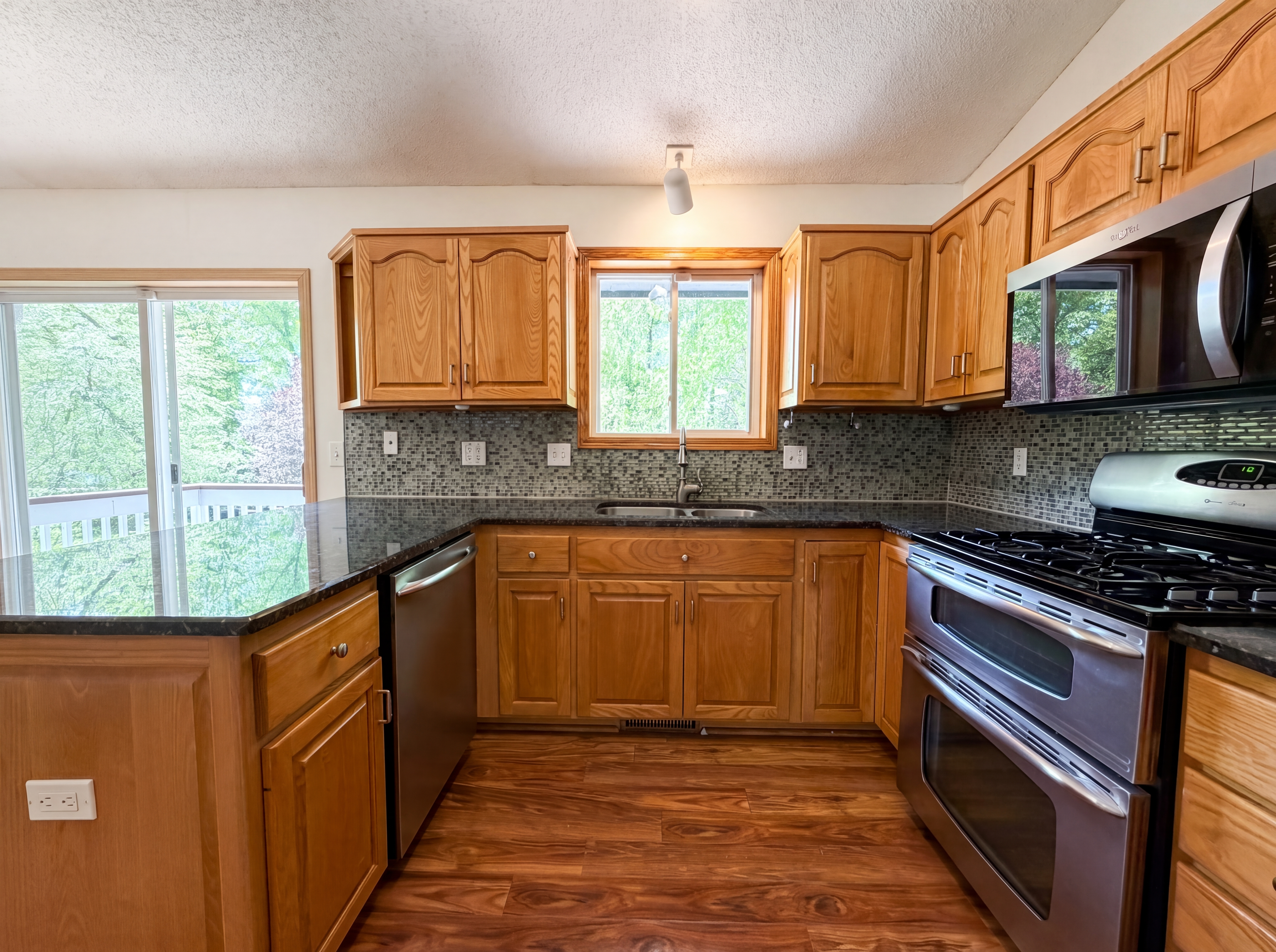 Photo 2 of 20 of 14734 Yosemite Ave S, Savage, MN