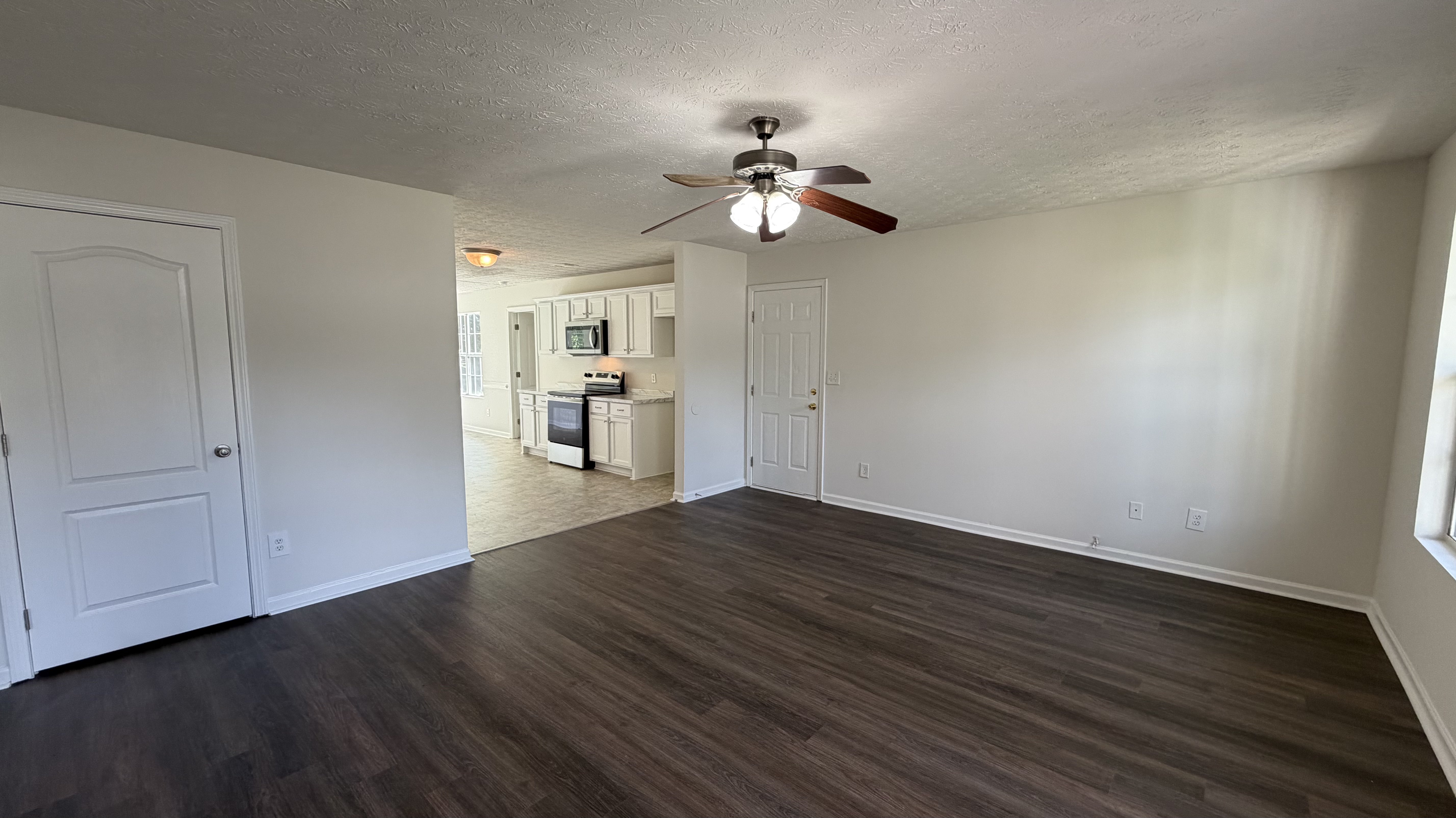 Photo 3 of 23 of 114 Beaty Ct, Flovilla, GA