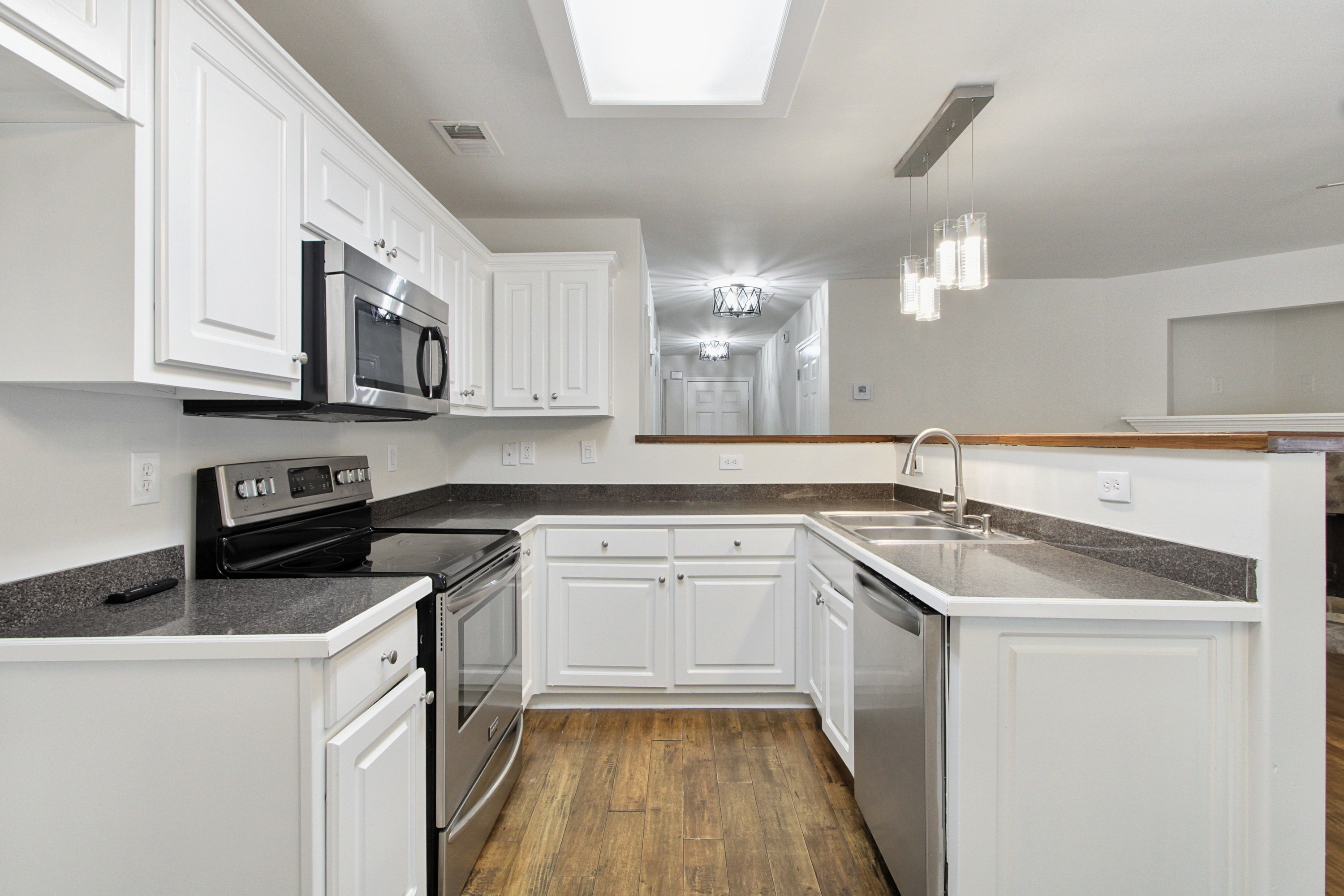 Photo 2 of 31 of 1508 Box Cir, Winder, GA