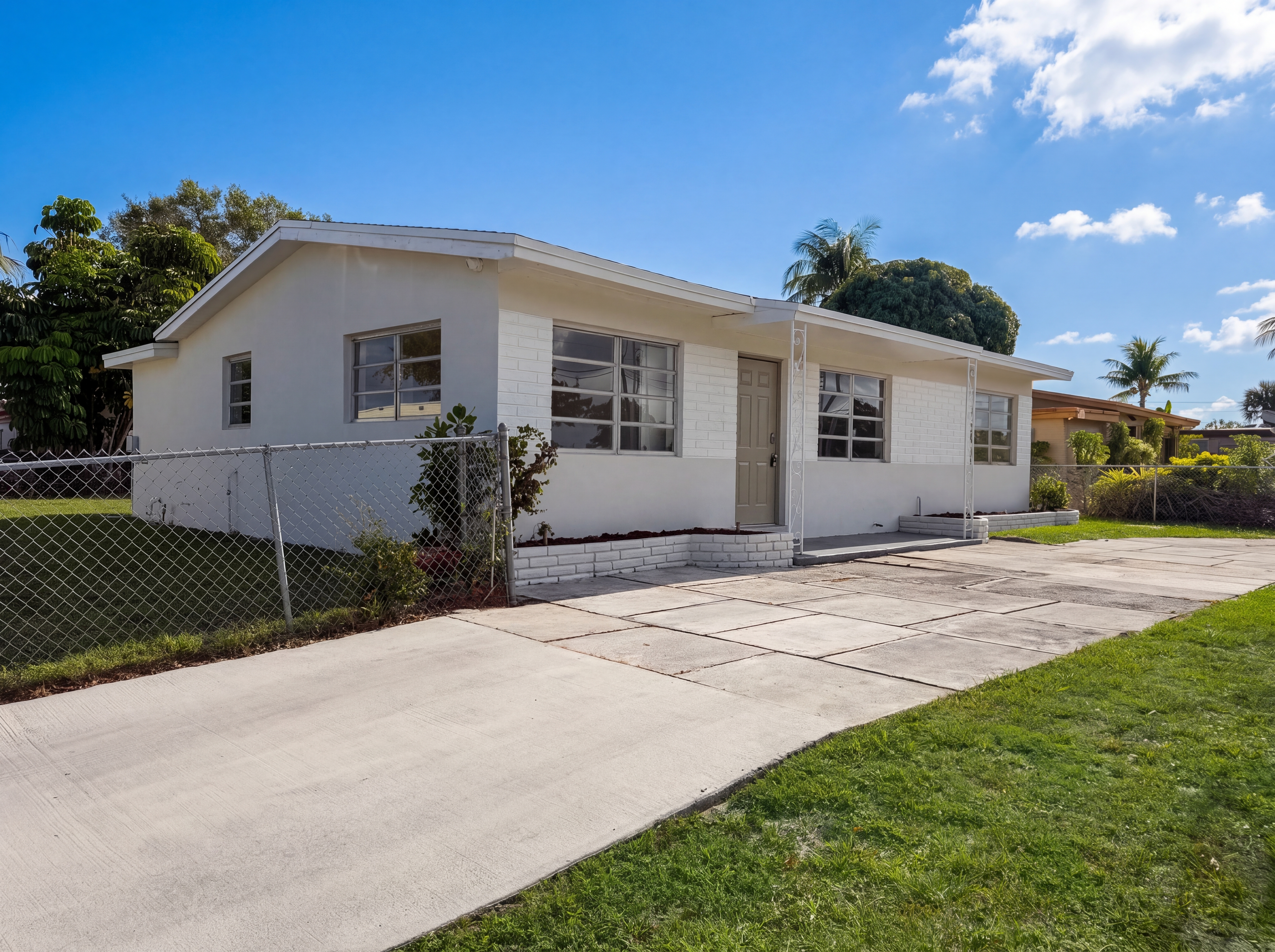 Photo 14 of 17 of 5921 SW 41st St, West Park, FL