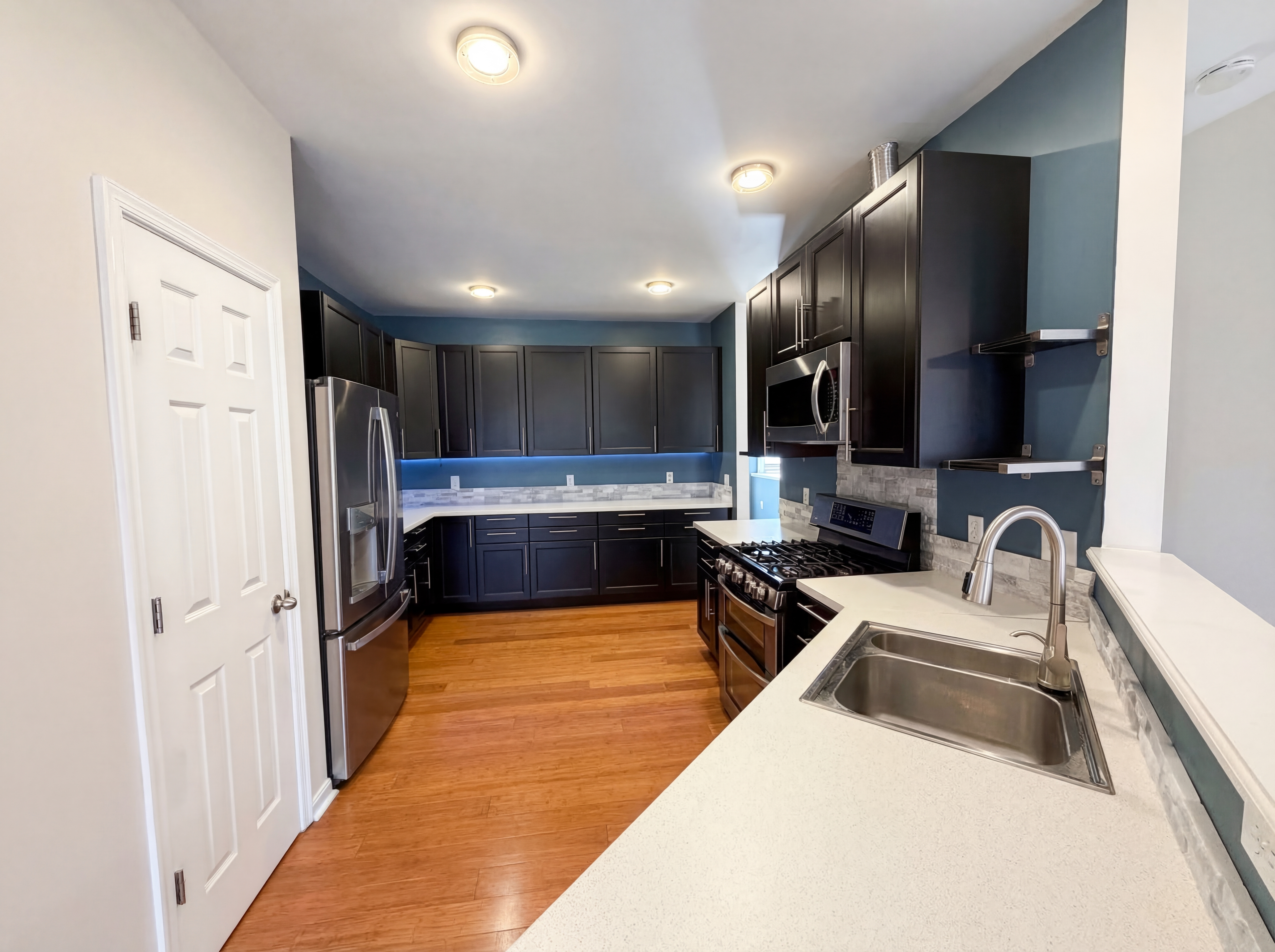 Photo 15 of 28 of 18560 Sierra Springs Sq, Leesburg, VA