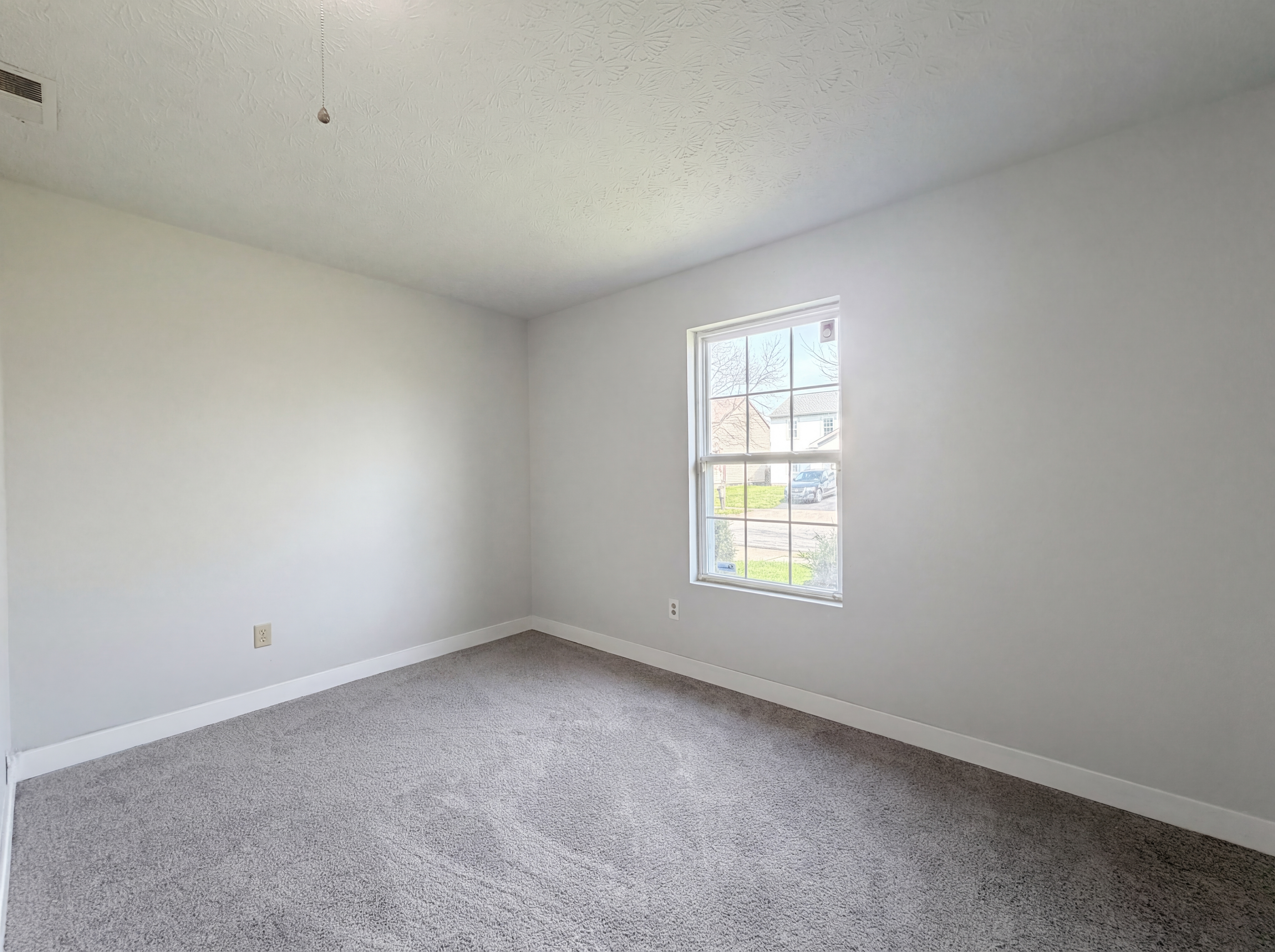 Photo 21 of 25 of 5691 Matuka Dr, Columbus, OH