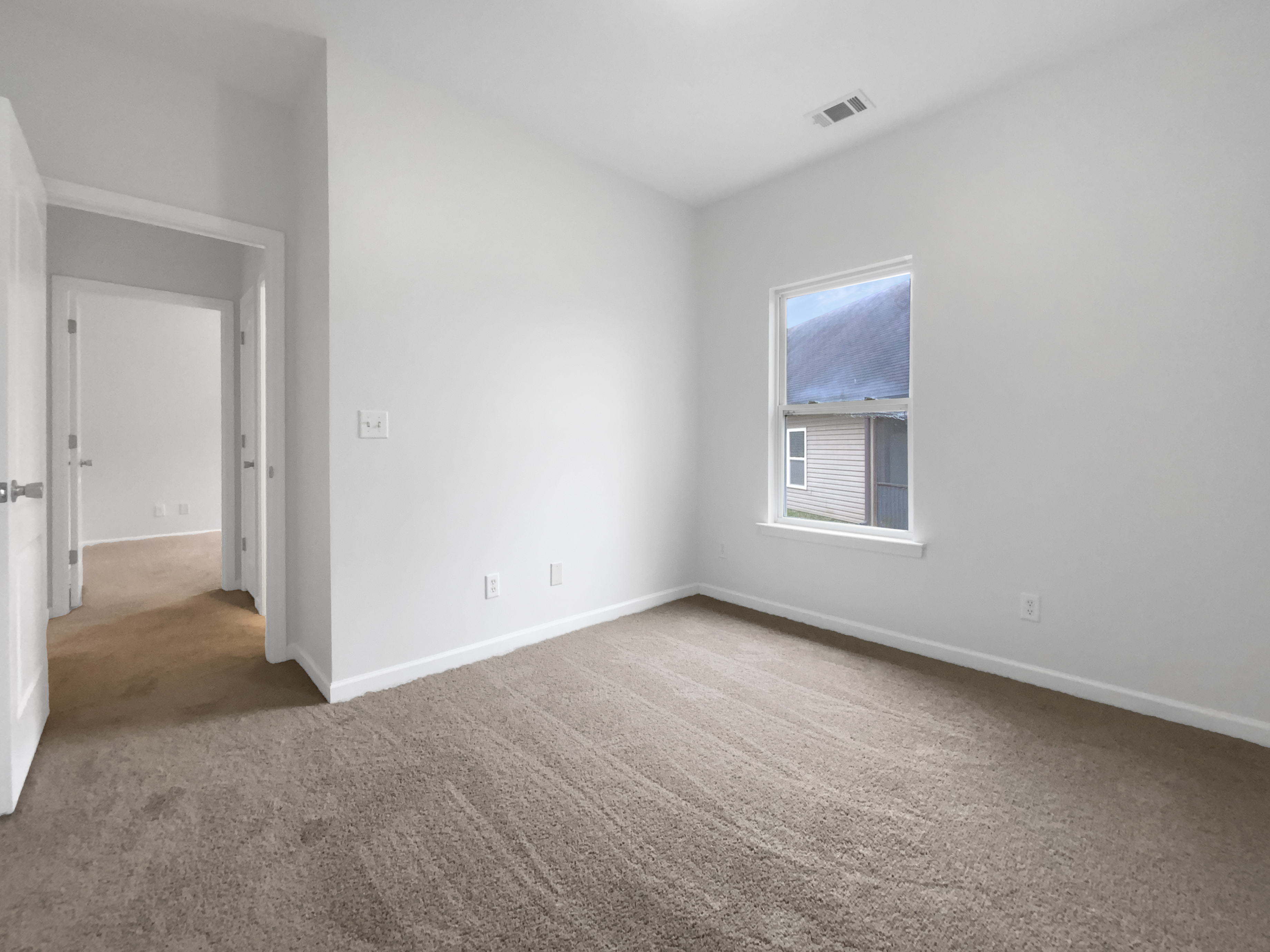Photo 12 of 19 of 4555 Rosser Loop Dr, Bessemer, AL