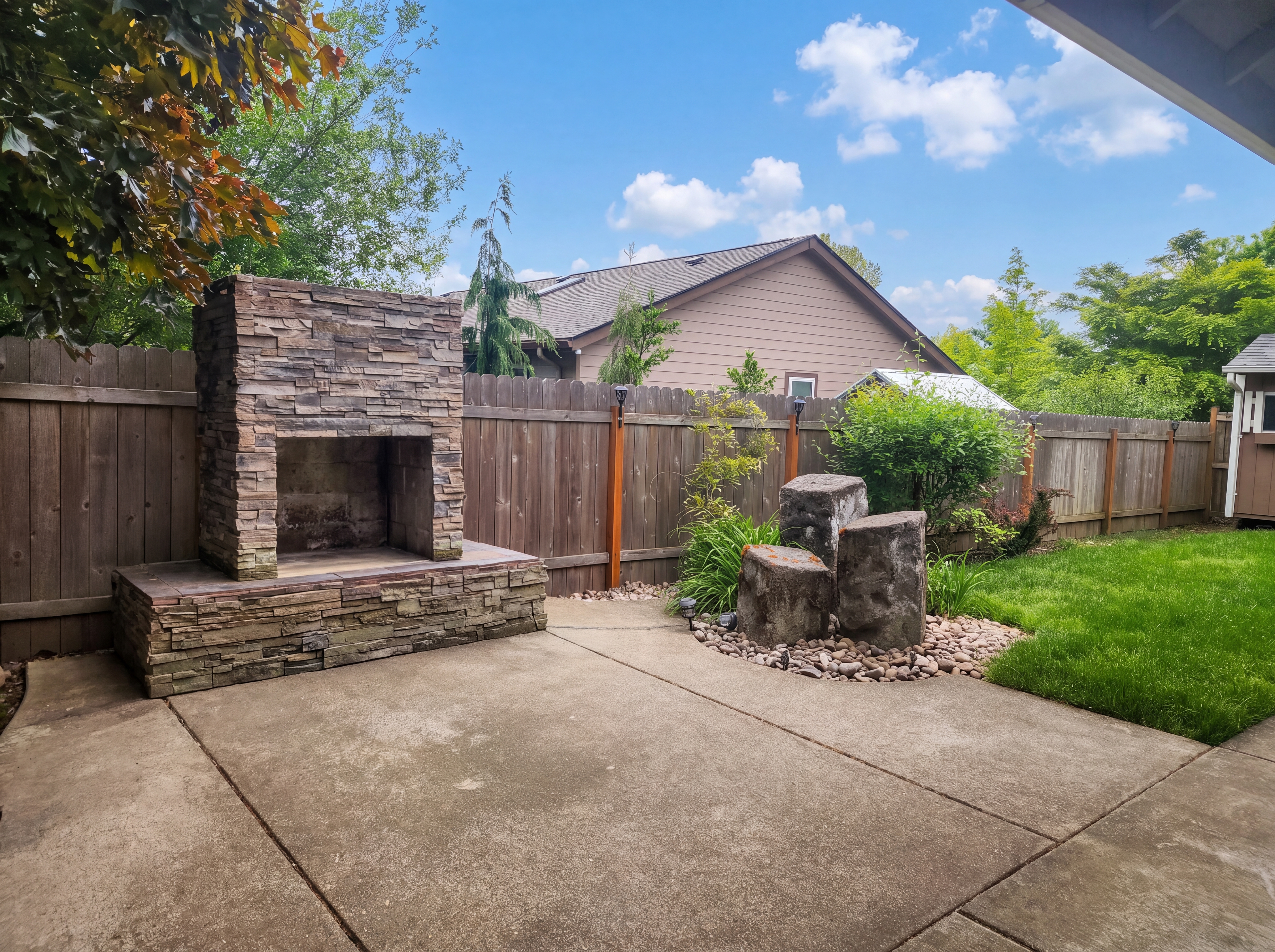 Photo 21 of 22 of 1310 Willow St, Junction City, OR