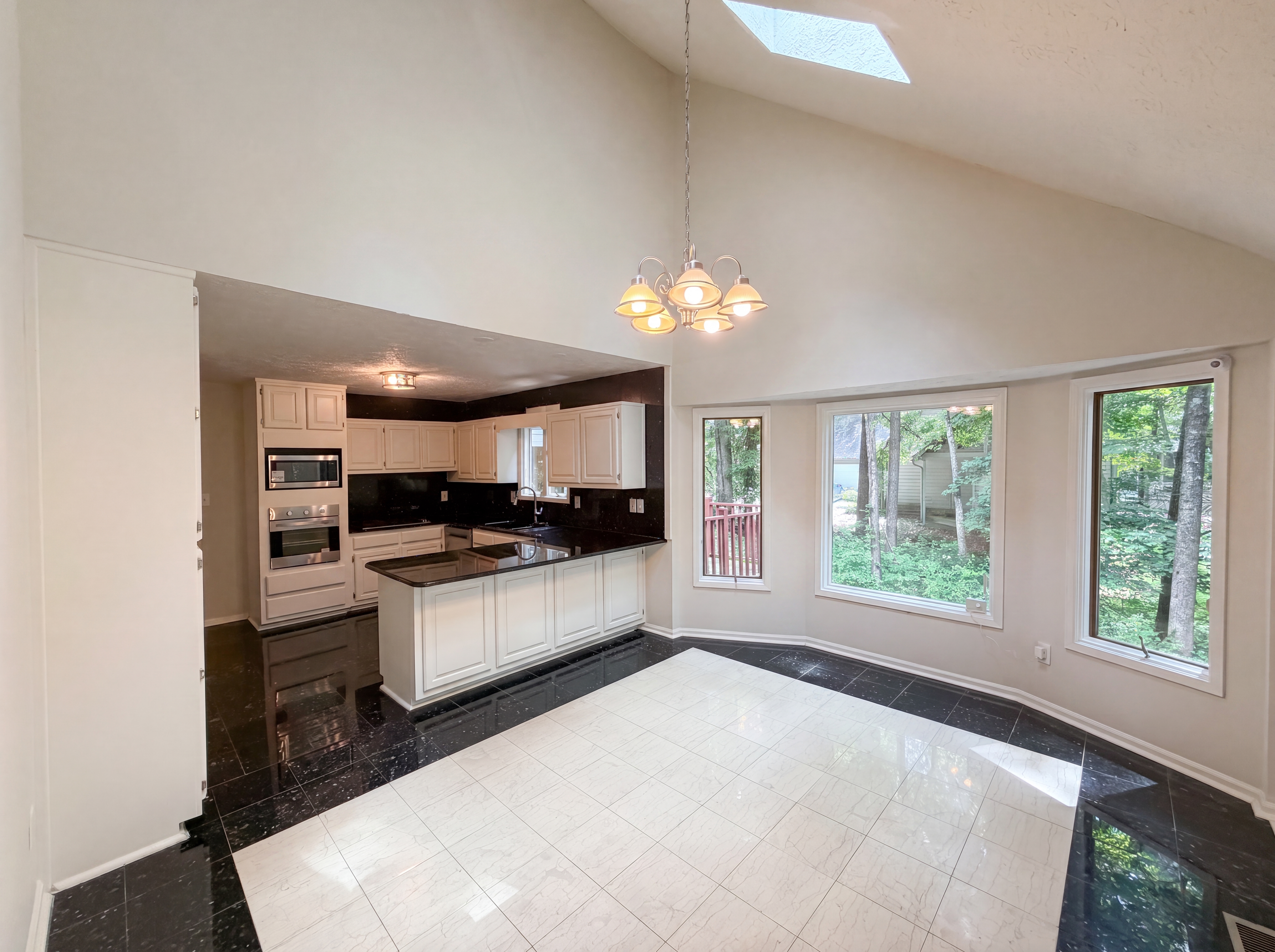 Photo 7 of 32 of 442 Hastings Way, Jonesboro, GA
