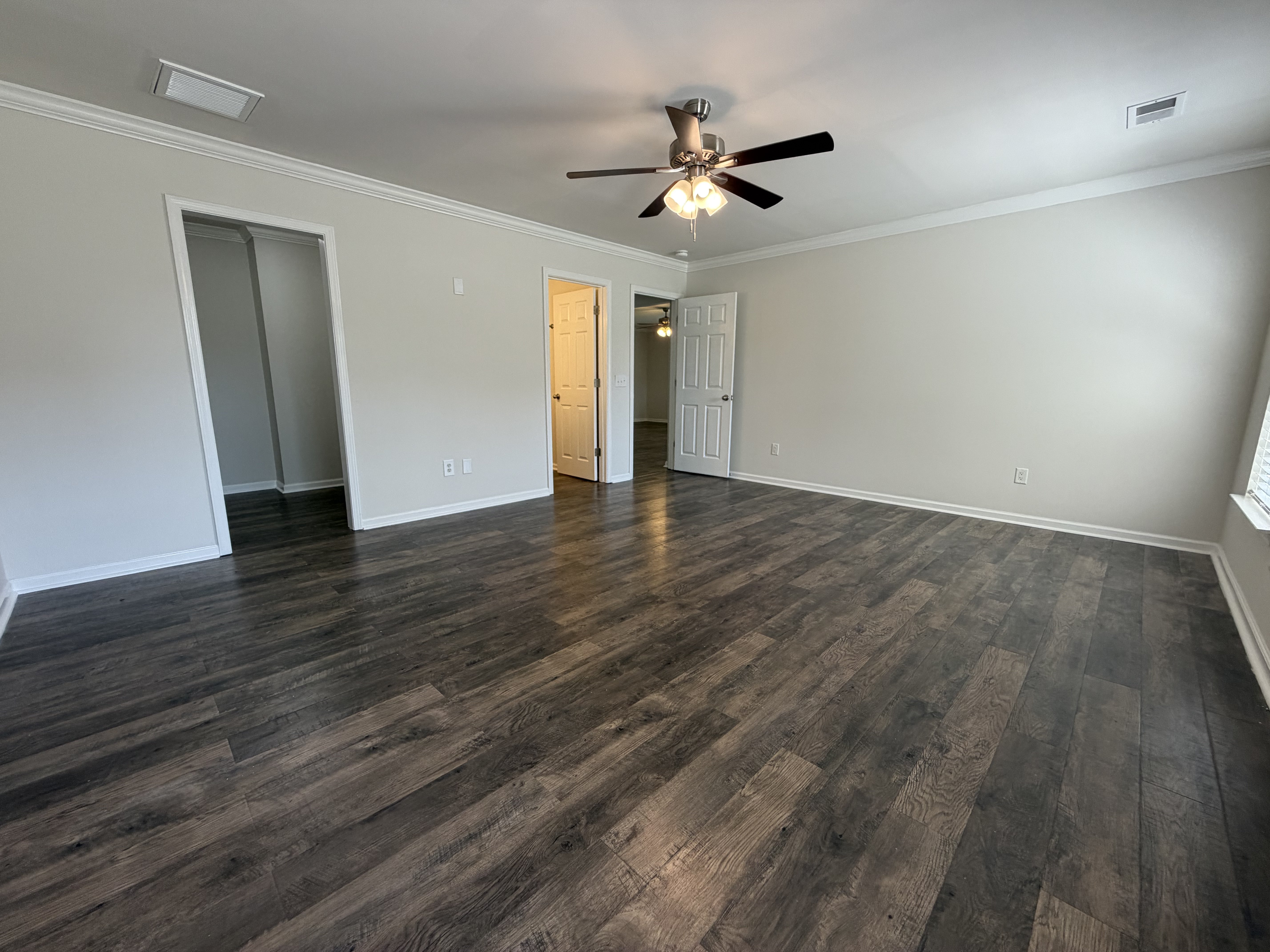 Photo 4 of 17 of 211 Emerald Isle Dr, Moncks Corner, SC