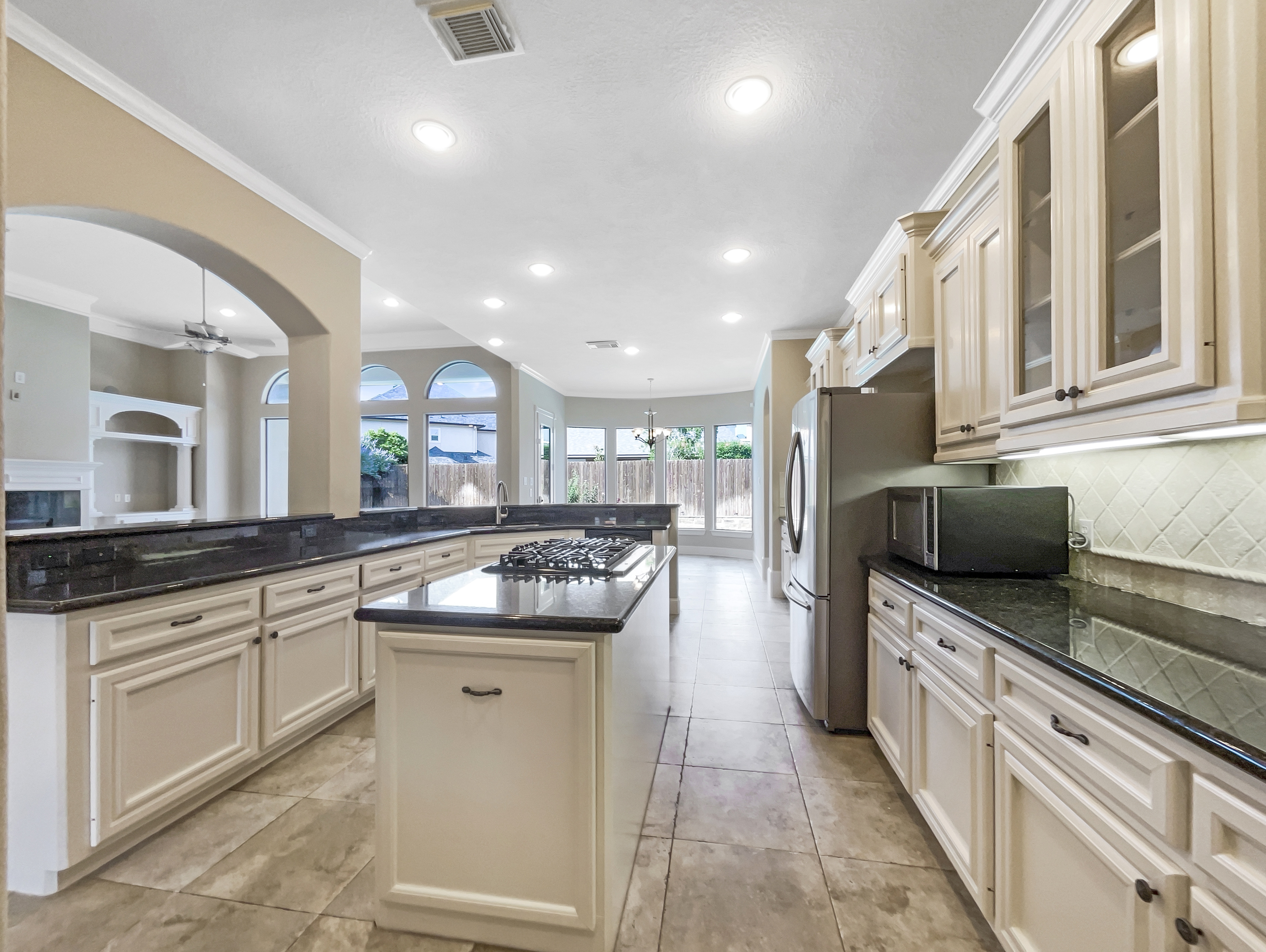 Photo 11 of 36 of 13830 Campwood Ln, Cypress, TX