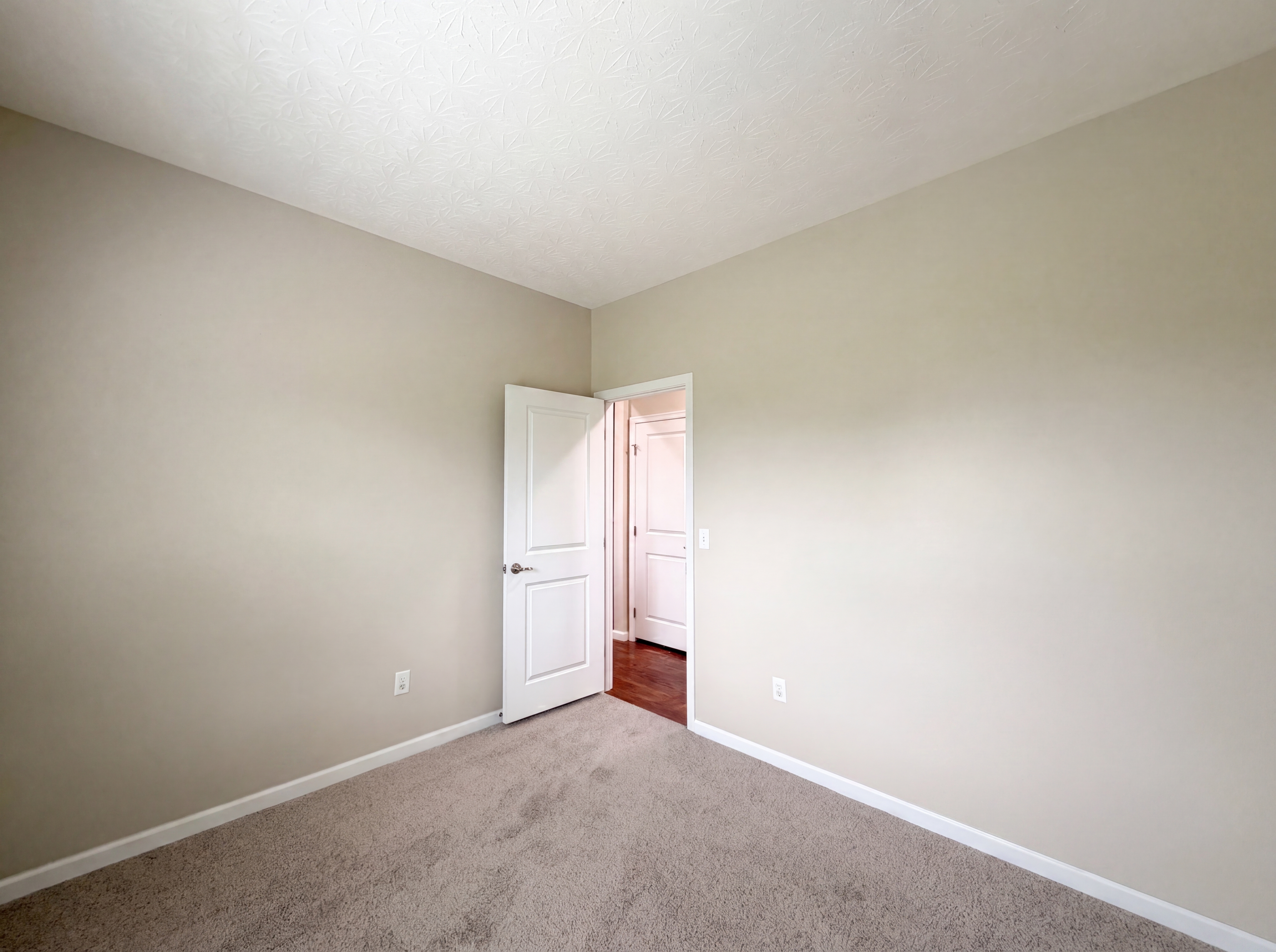 Photo 20 of 37 of 7533 Cherokee Ln, Liberty Township, OH
