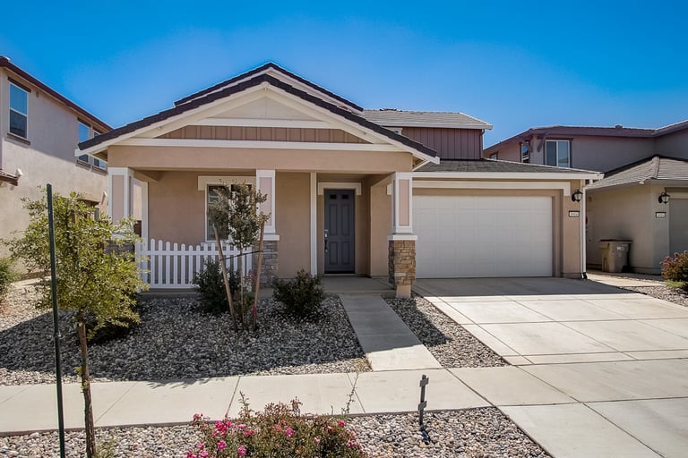 Photo 11 of 30 - 1914 Herrera Dr, Woodland, CA 95776