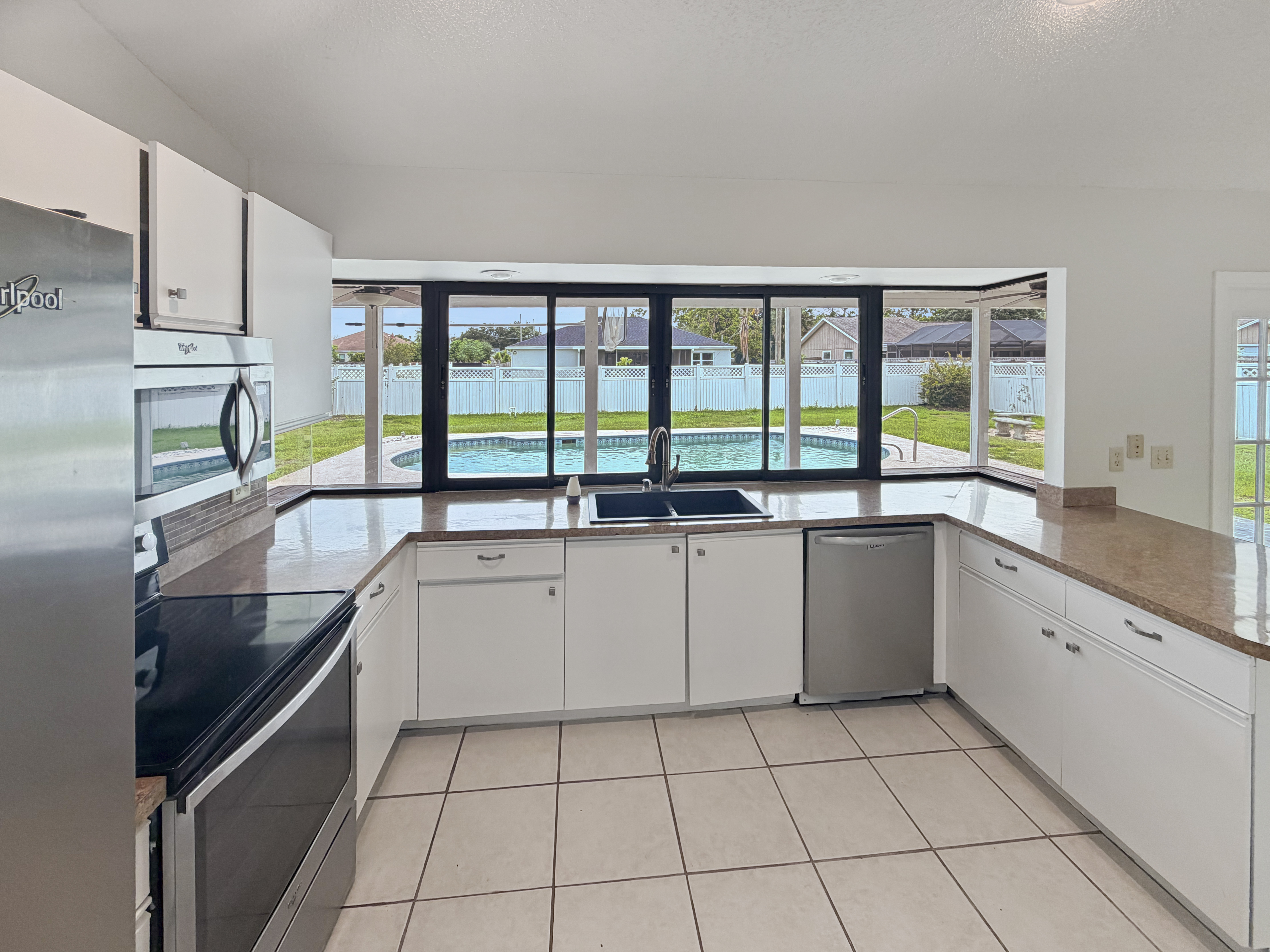 Photo 23 of 38 of 2305 SW Fern Cir, Port Saint Lucie, FL