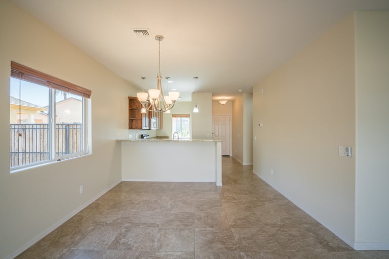 Photo 5 of 29 - 404 W Latona Rd, Phoenix, AZ 85041