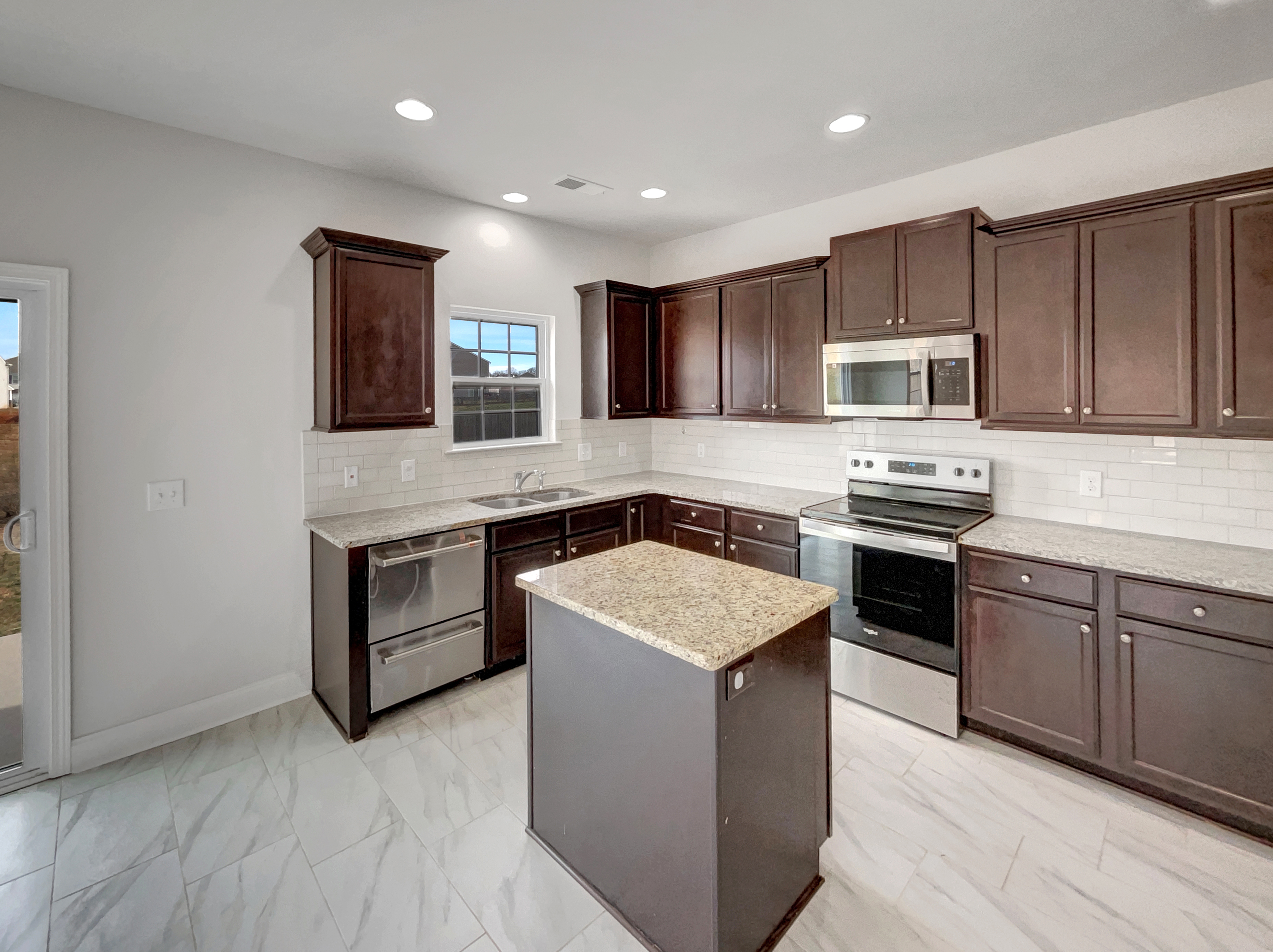 Photo 9 of 29 of 172 Mandy Ln, Lenoir City, TN