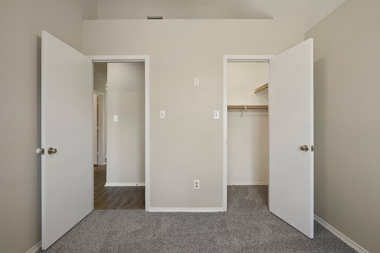 Photo 24 of 29 - 6800 Running Creek Dr, Arlington, TX 76001