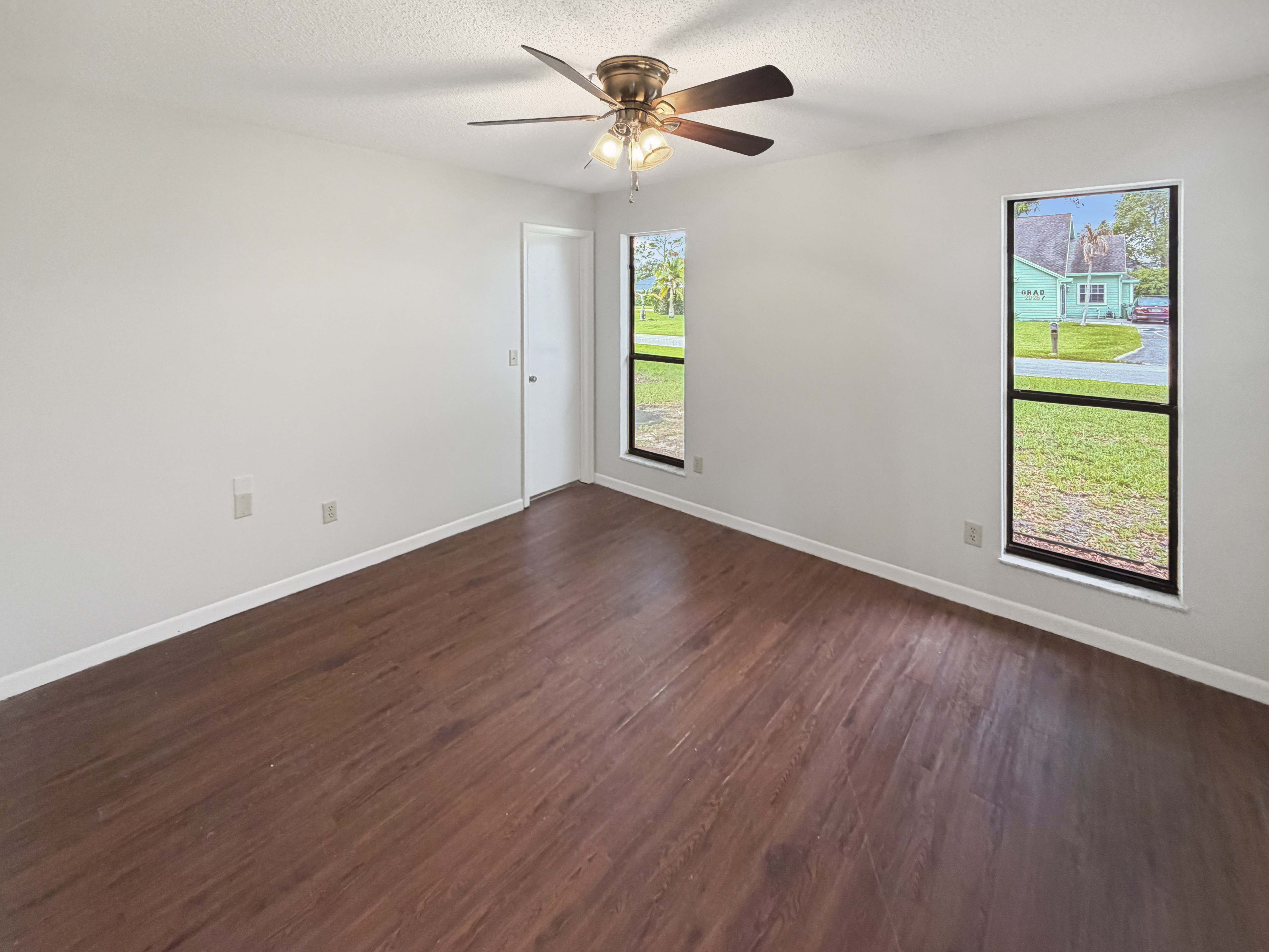 Photo 9 of 38 of 2305 SW Fern Cir, Port Saint Lucie, FL