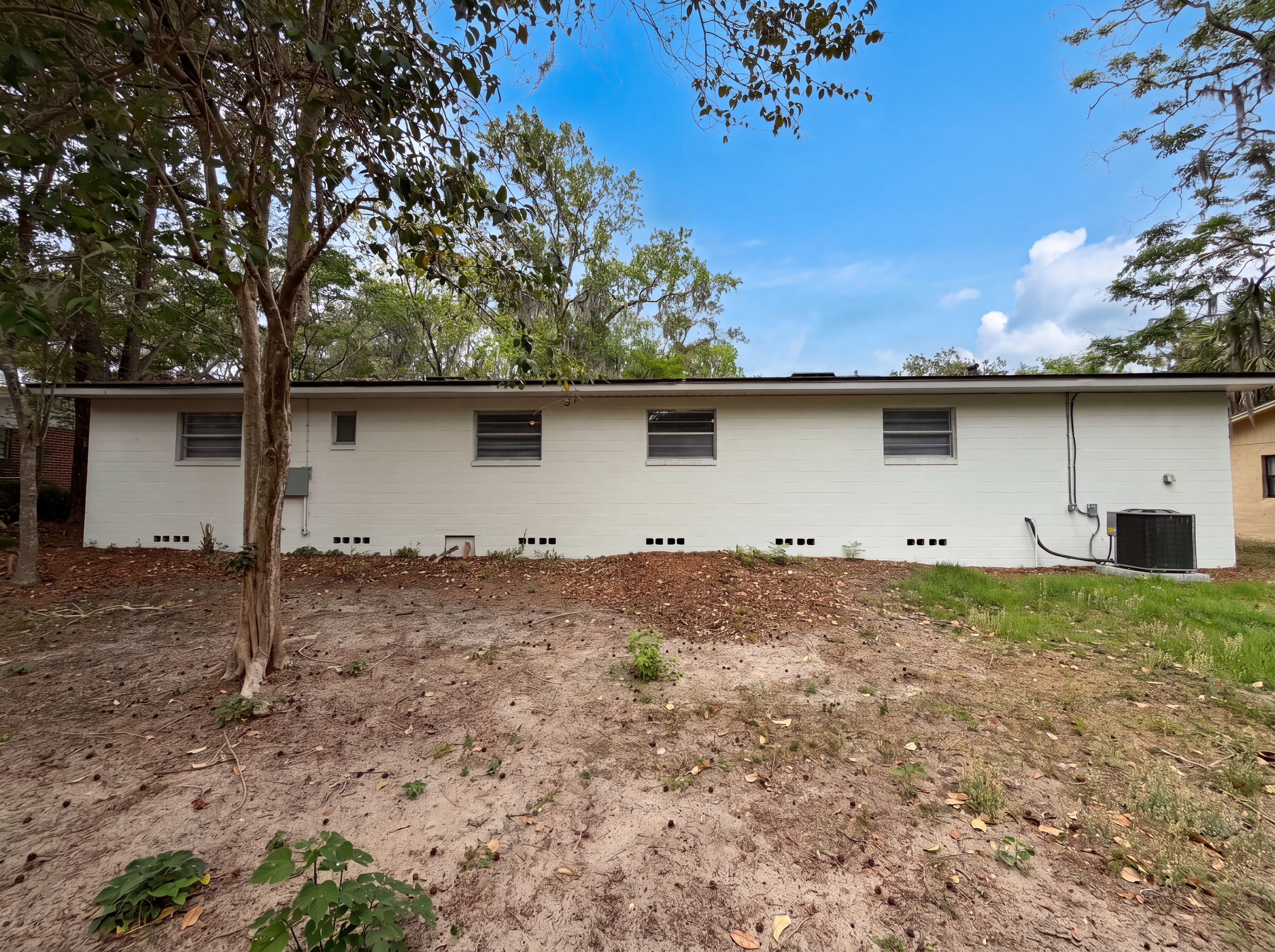 Photo 5 of 25 of 3725 NW 8th Ave, Gainesville, FL