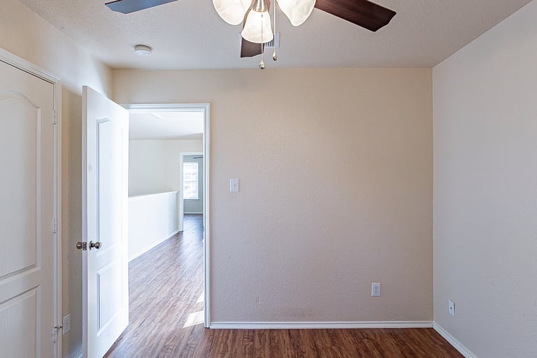 Photo 18 of 21 - 956 Marble Pt, San Antonio, TX 78251