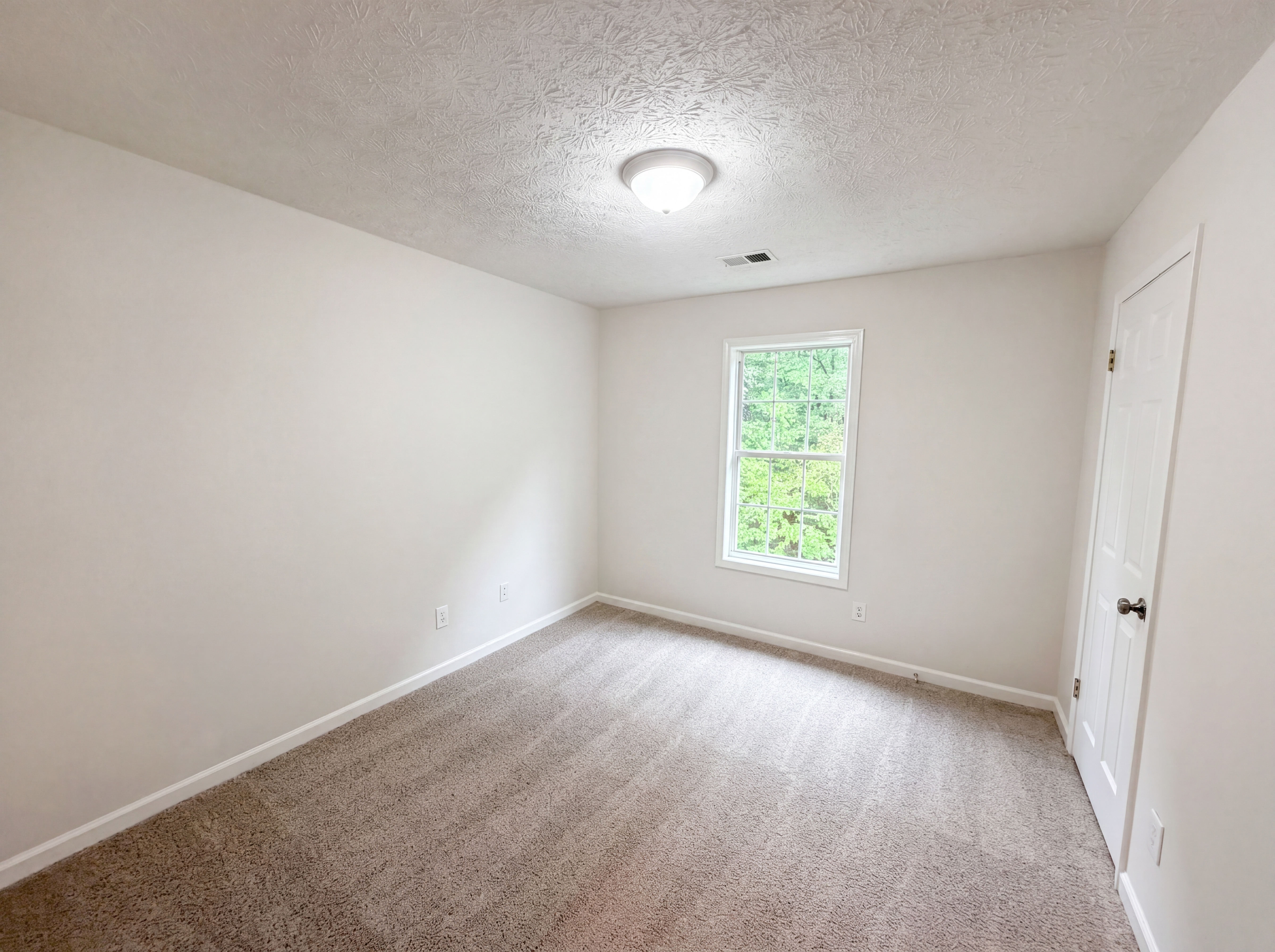 Photo 16 of 21 of 1555 Rose Pointe Dr, Loganville, GA