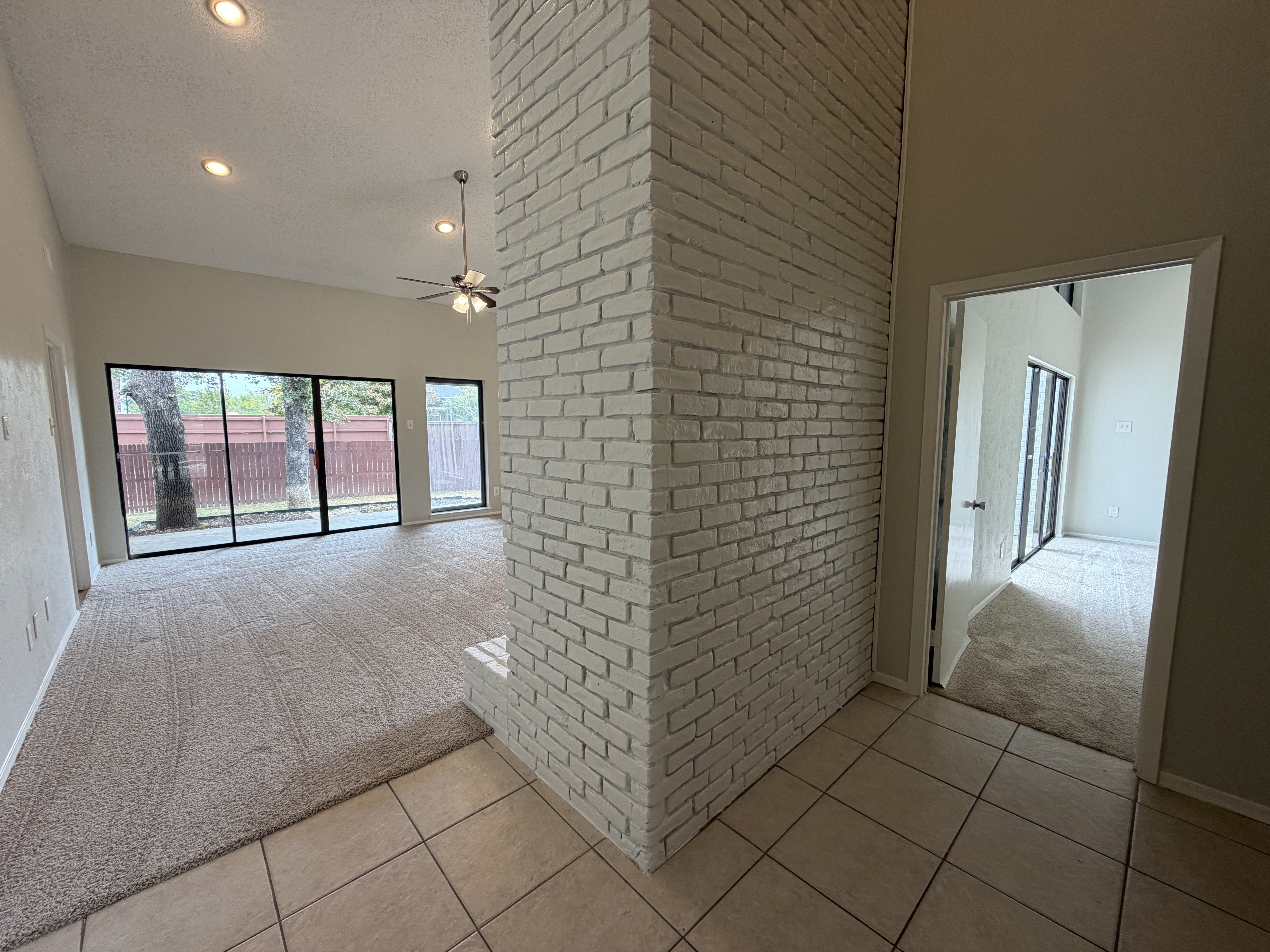 Photo 7 of 32 of 742 Hummingbird Cir, Lewisville, TX