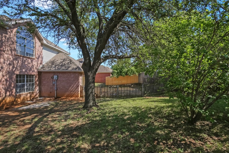 Photo 33 of 33 - 1616 Corvallis Trl, Arlington, TX 76006