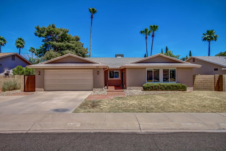 Photo 1 of 26 - 5128 E Toniko Dr, Phoenix, AZ 85044
