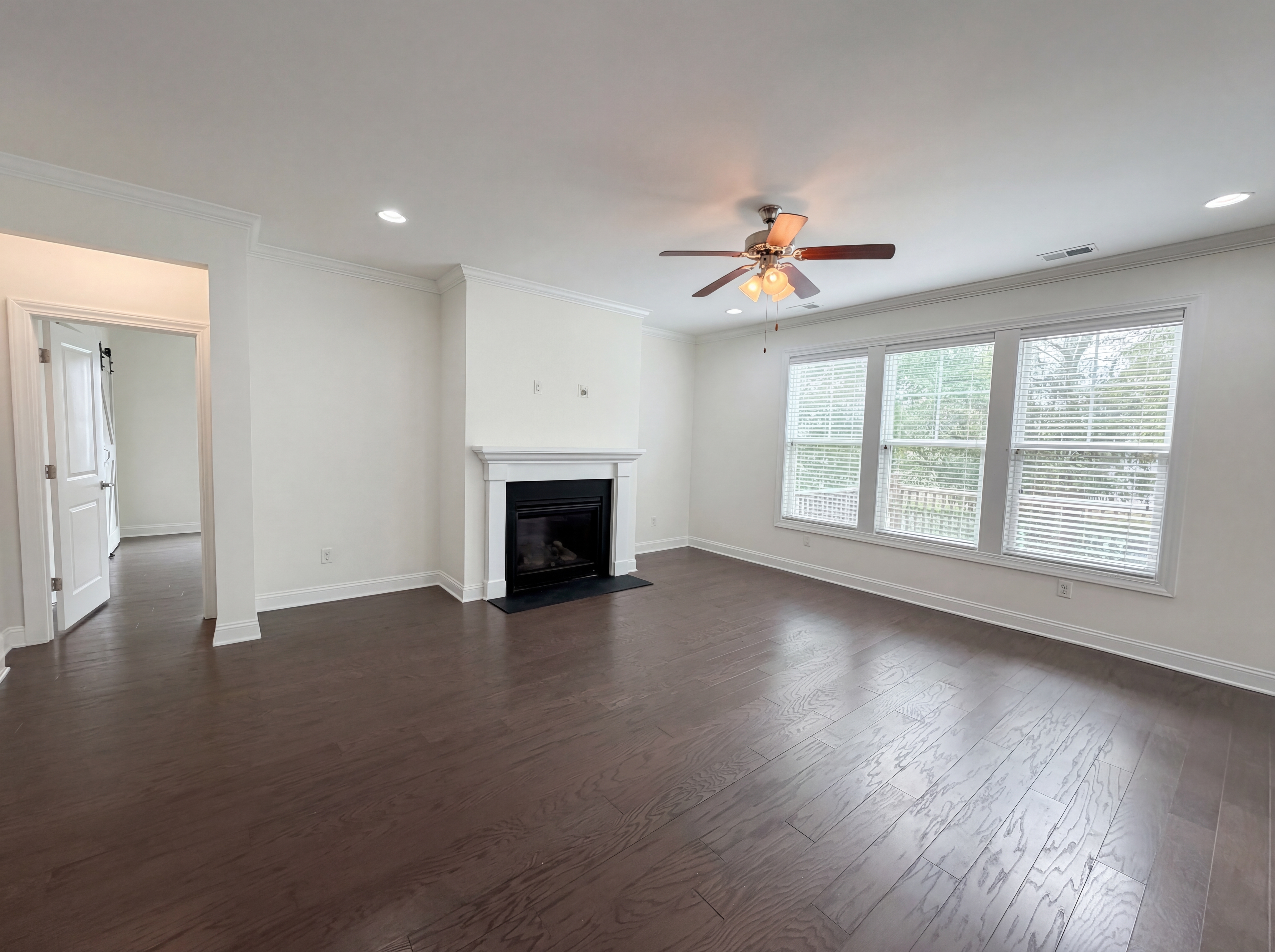 Photo 3 of 23 of 1557 Fort Palmetto Cir, Mount Pleasant, SC