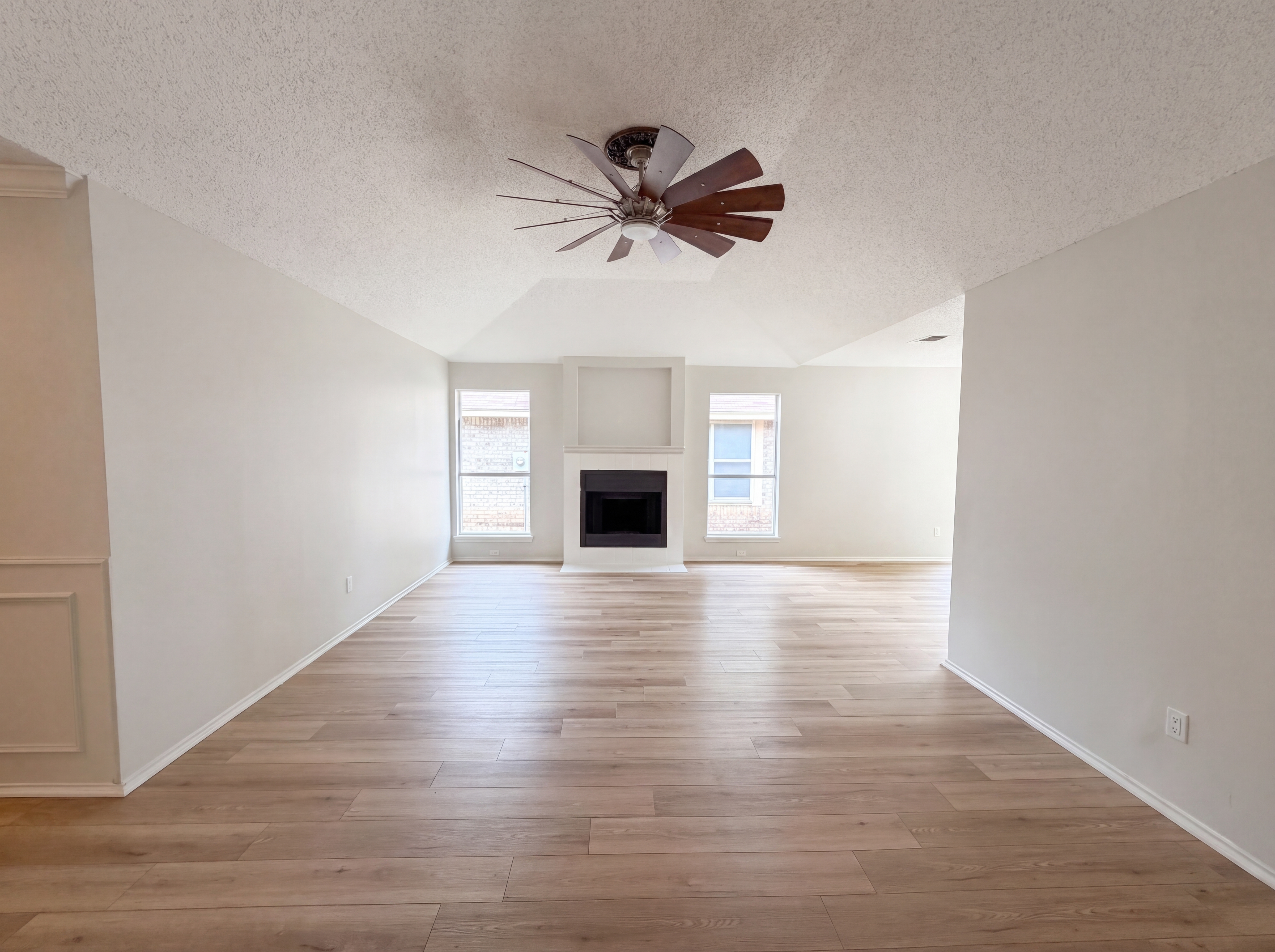 Photo 3 of 25 of 8517 Tamar Trl, Fort Worth, TX