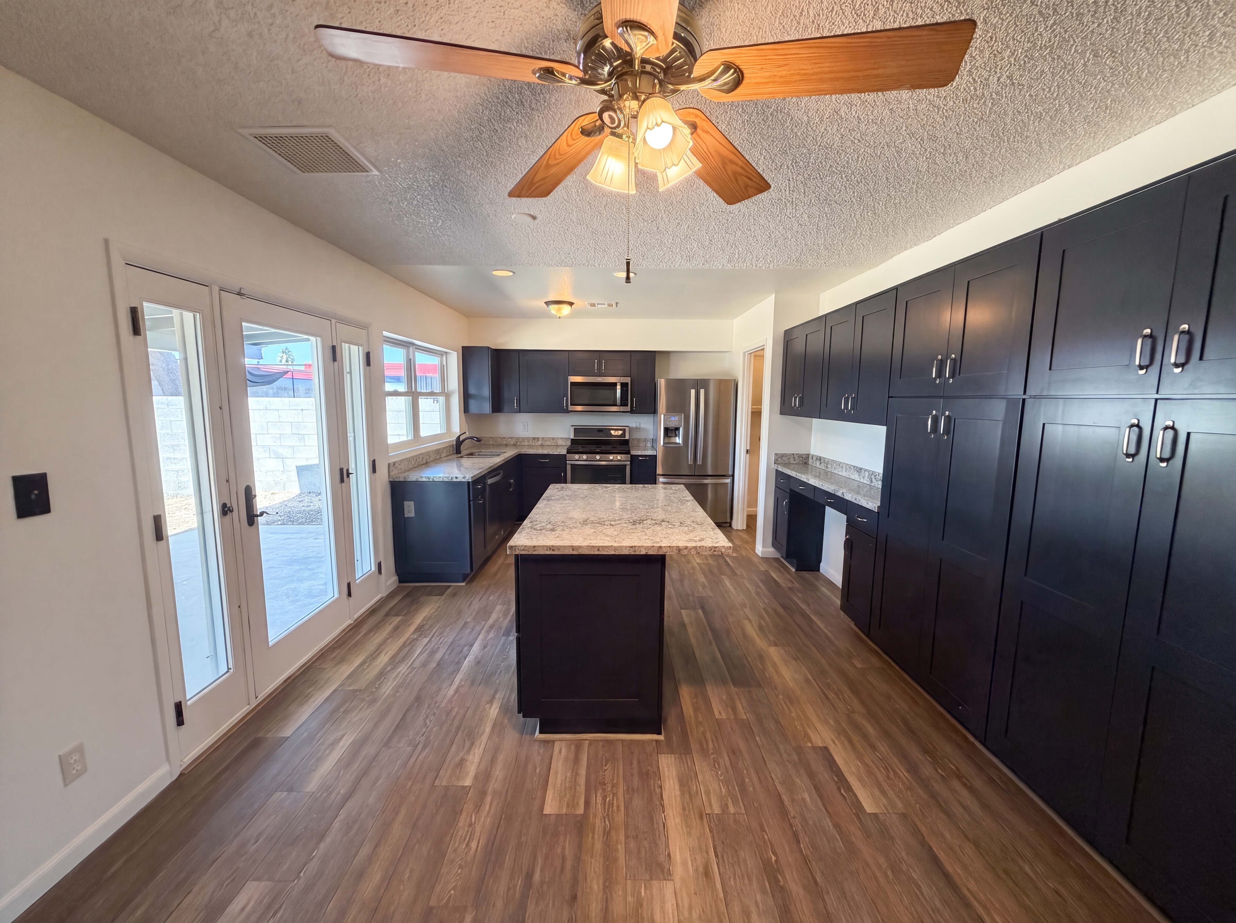 Photo 2 of 25 of 2115 W Danbury Rd, Phoenix, AZ