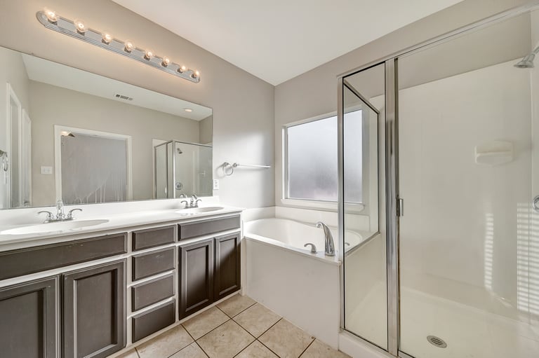 Photo 20 of 31 - 9625 Brenden Dr, Fort Worth, TX 76108
