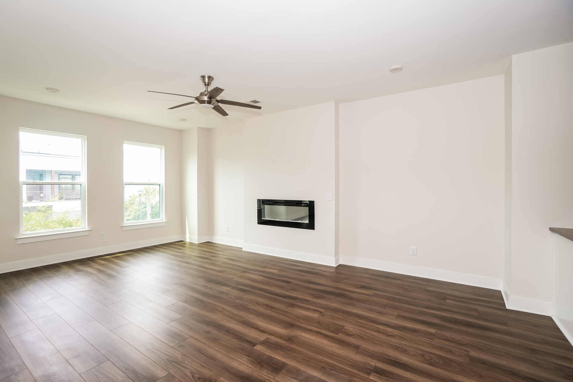Photo 3 of 23 of 4416 Avery Ave, North Charleston, SC