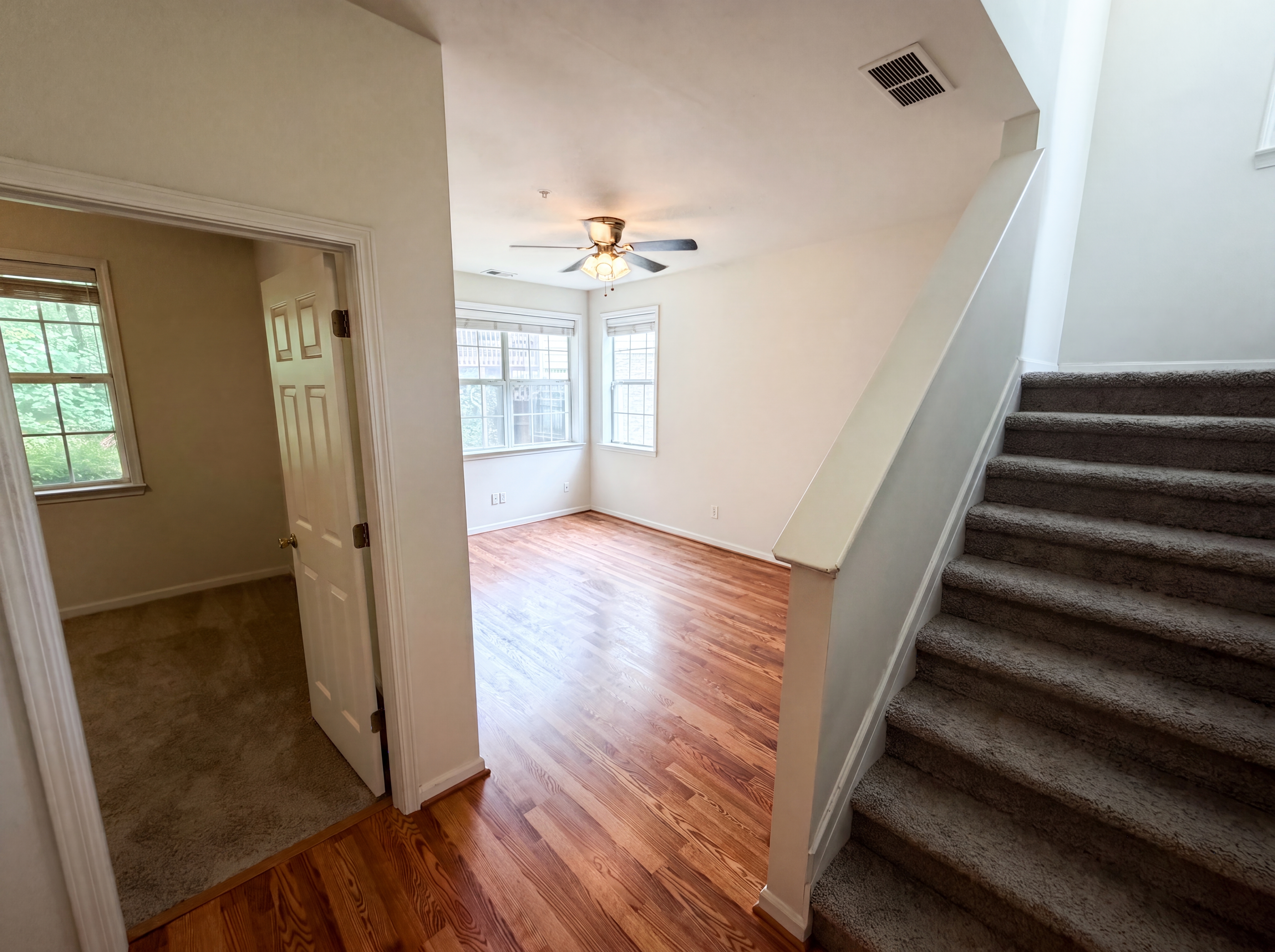 Photo 9 of 29 of 4660 Creekside Villas Way SE, Smyrna, GA