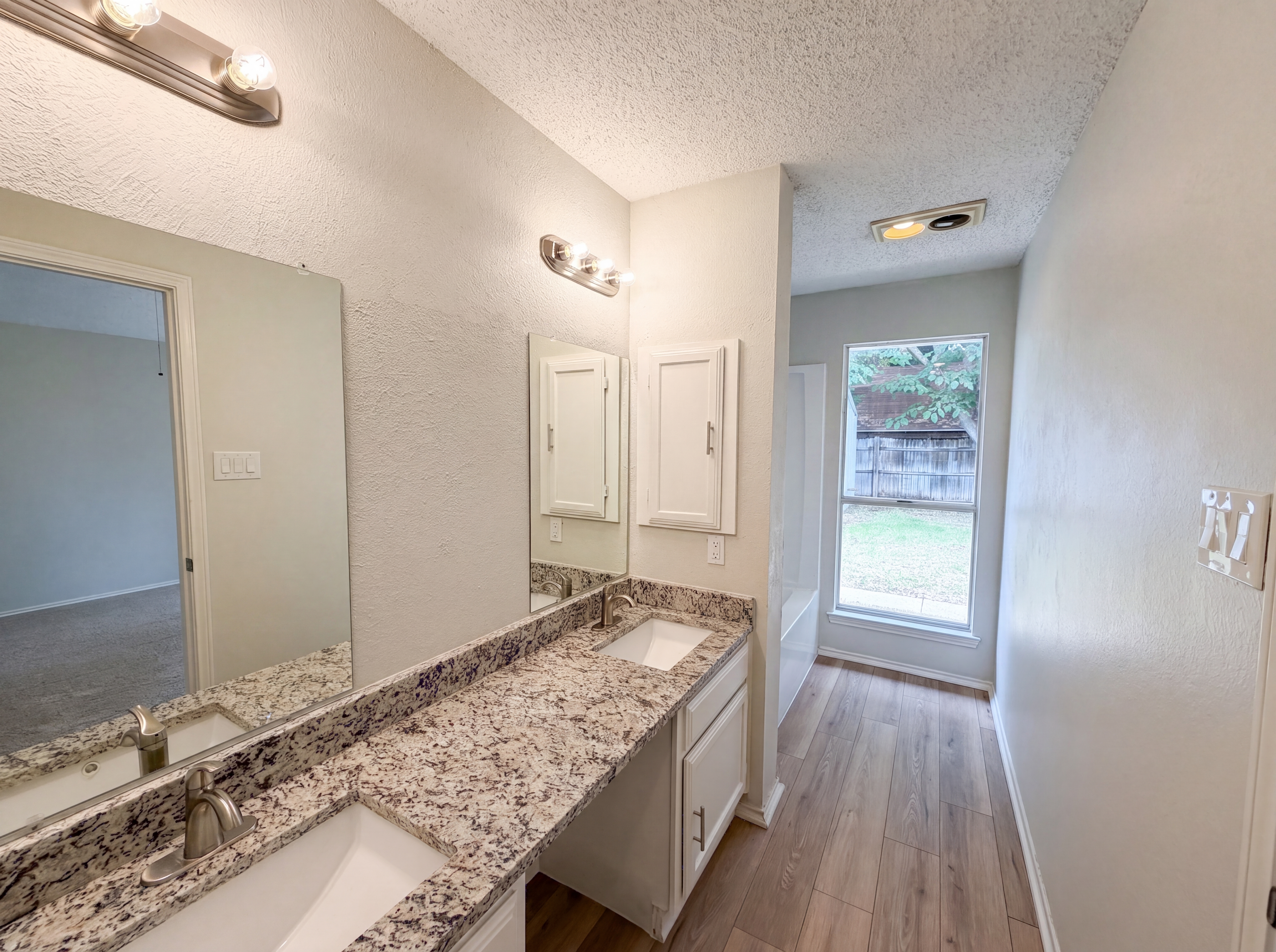 Photo 8 of 25 of 8517 Tamar Trl, Fort Worth, TX