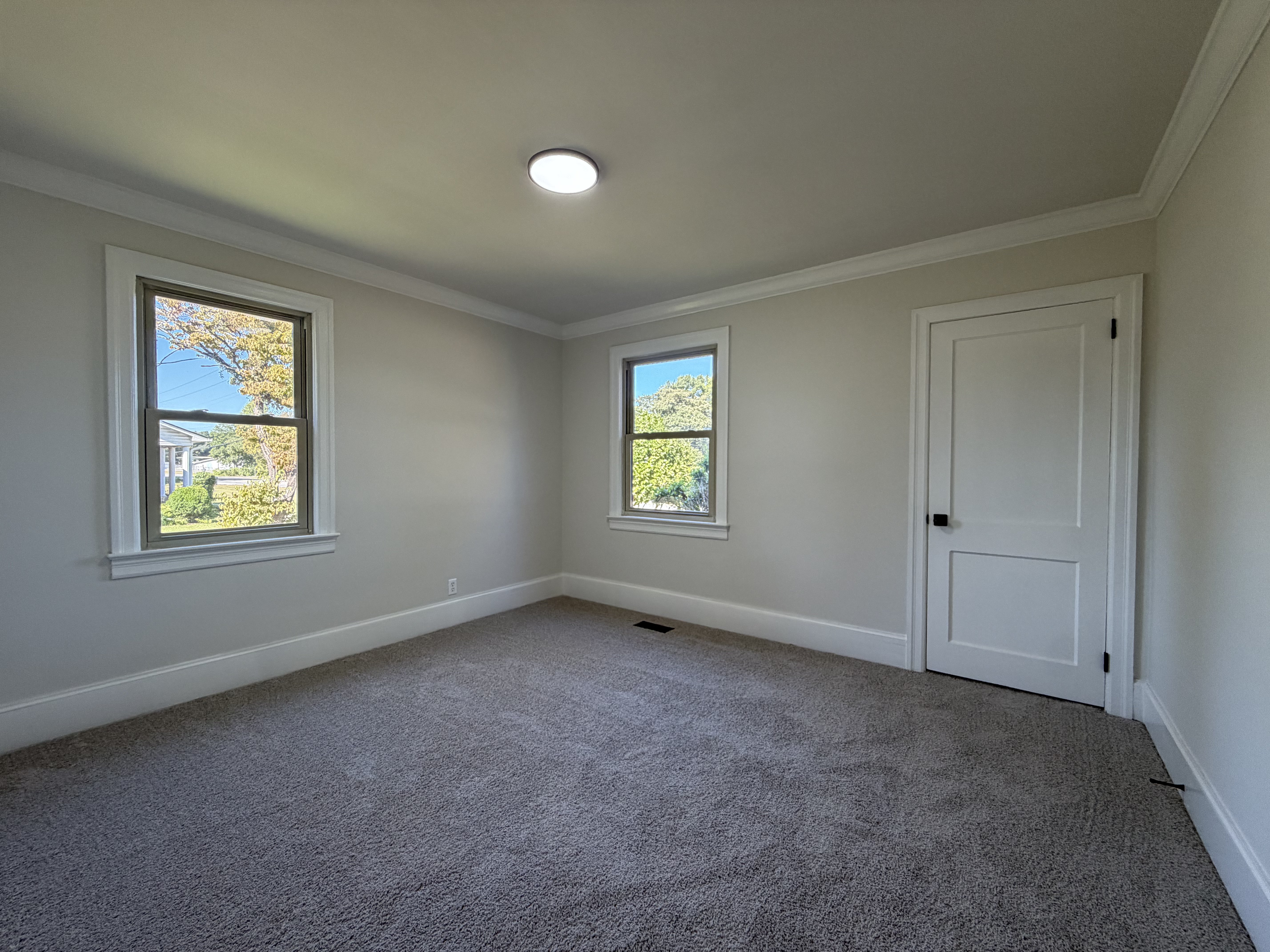Photo 5 of 29 of 306 Fayetteville St, Newton Grove, NC