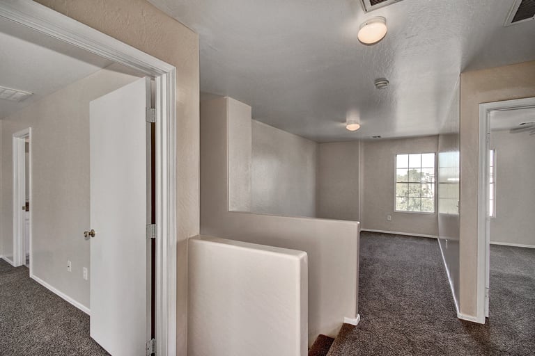 Photo 4 of 24 - 4233 W Irwin Ave, Phoenix, AZ 85041