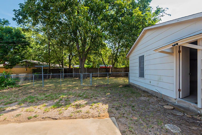 Photo 19 of 19 - 2605 Carten St, Fort Worth, TX 76112